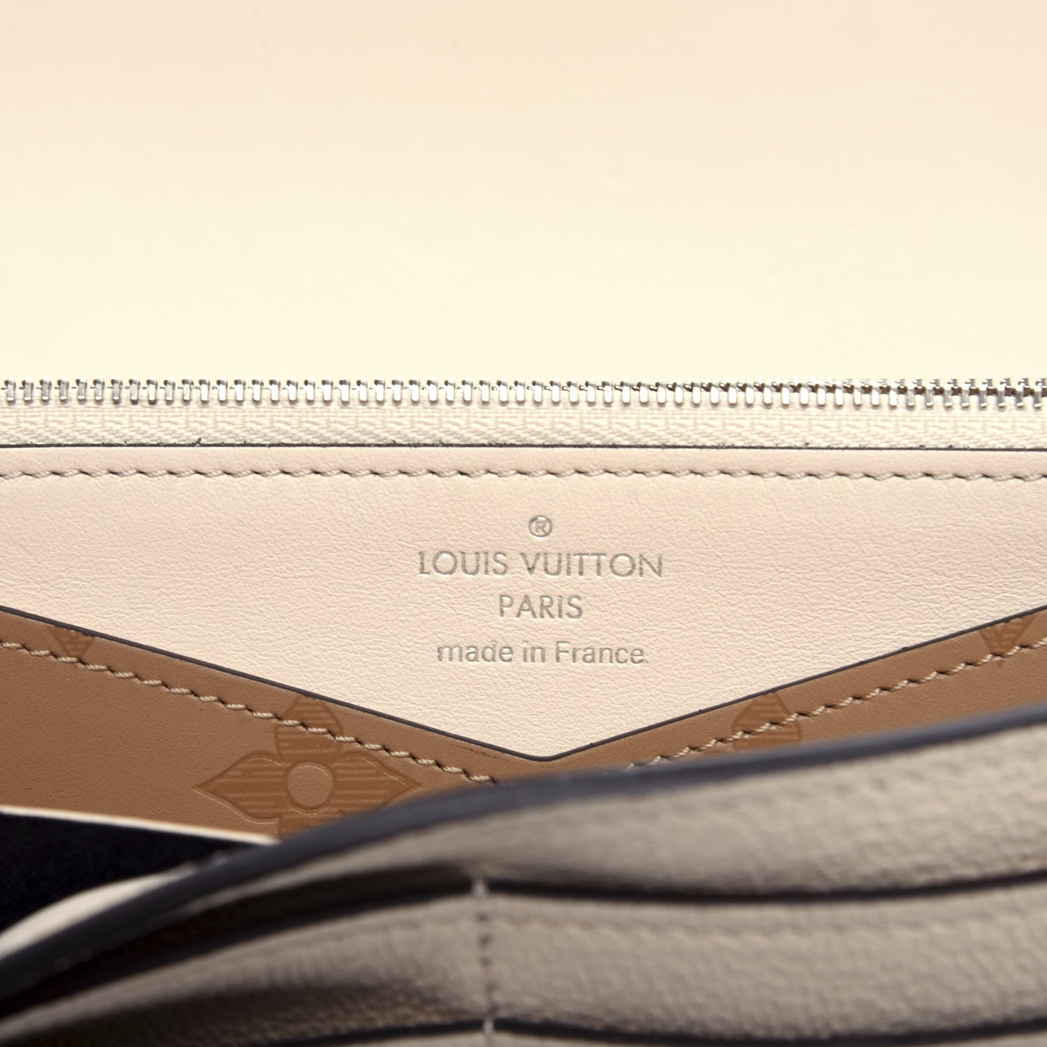 Louis Vuitton Monogram Cuir Plume Very Wallet Sesame Creme 6 of 7