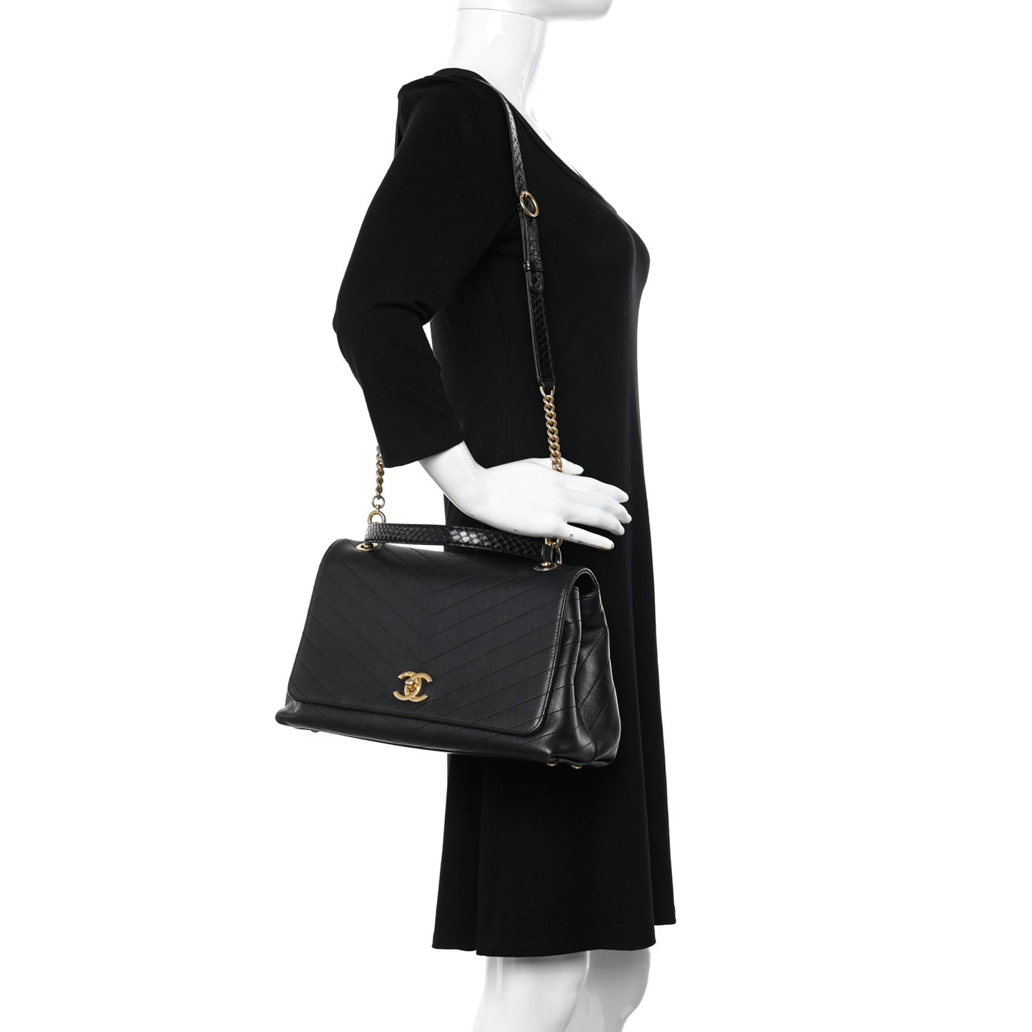Grained Calfskin Elaphe Stitched Medium Chevron Chic Top Handle Flap Black