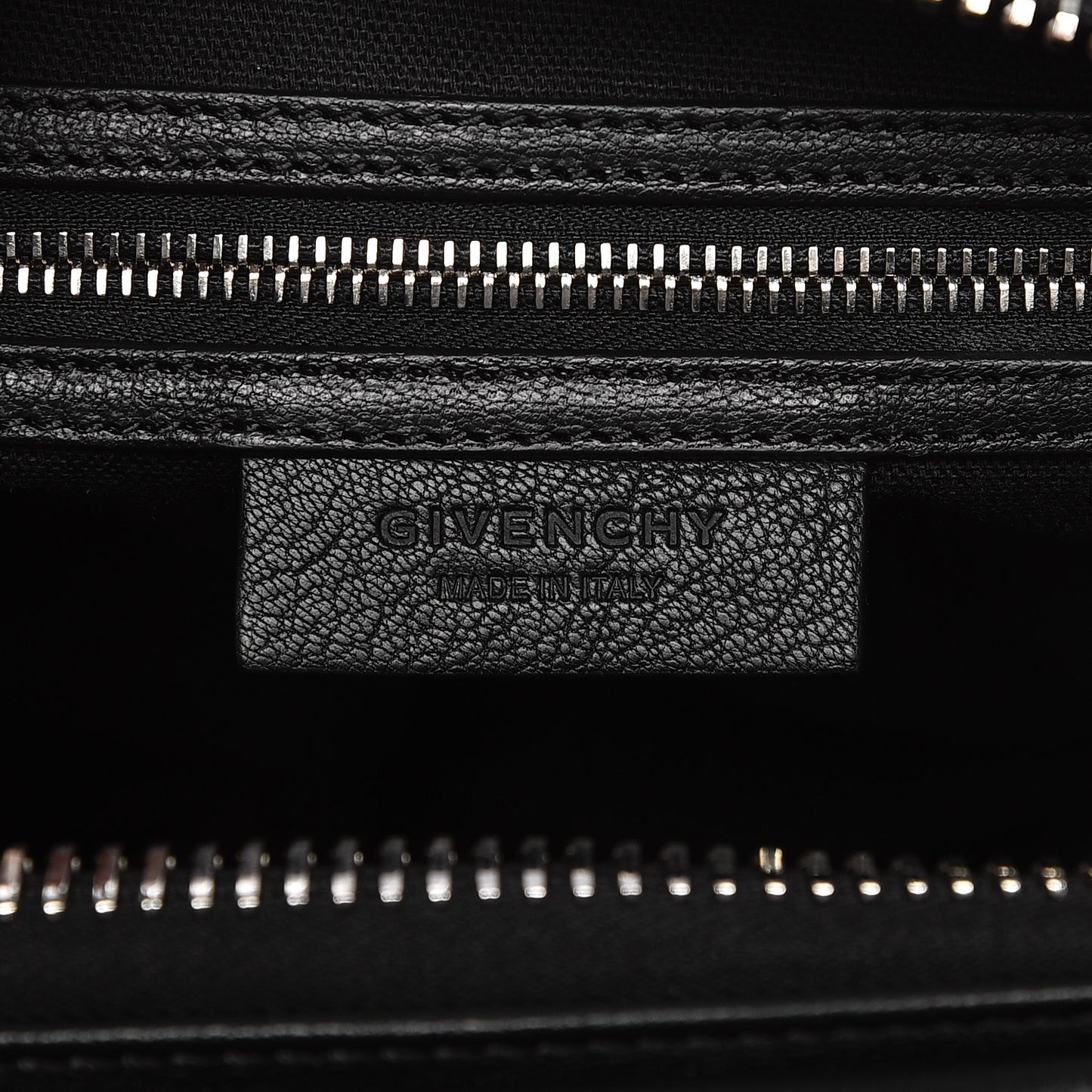 Sugar Goatskin Medium Antigona Black