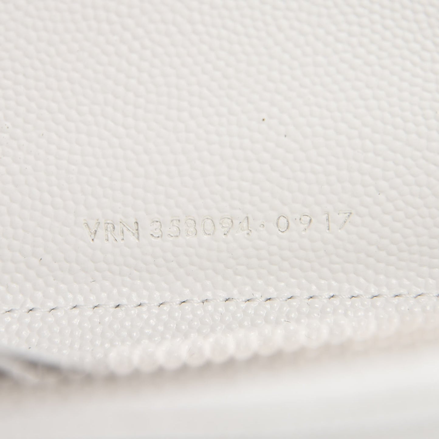 Grain De Poudre Matelasse Chevron Monogram Zip Around Wallet Blanc Optique