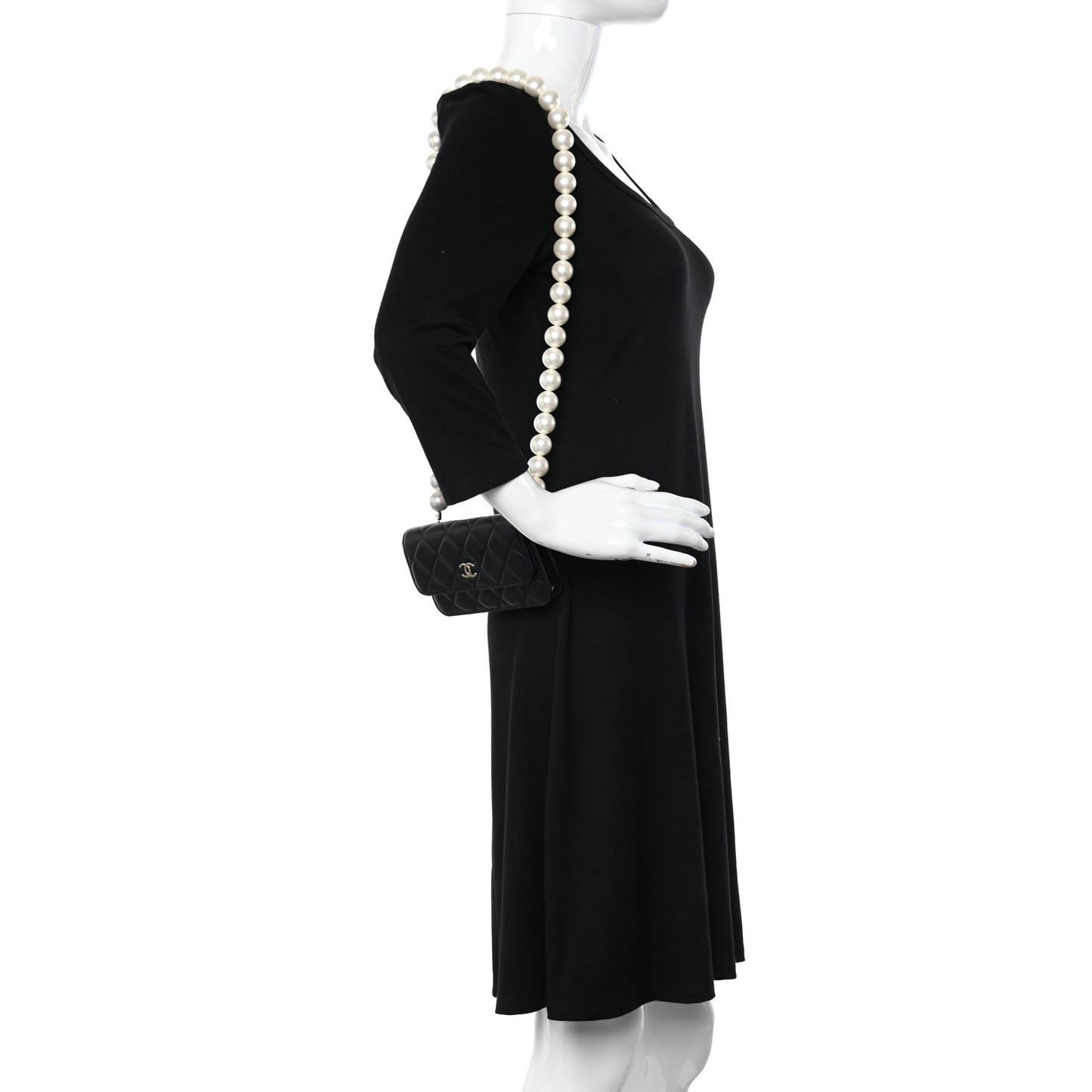 Calfskin Quilted Maxi Pearls Clutch With Chain Black