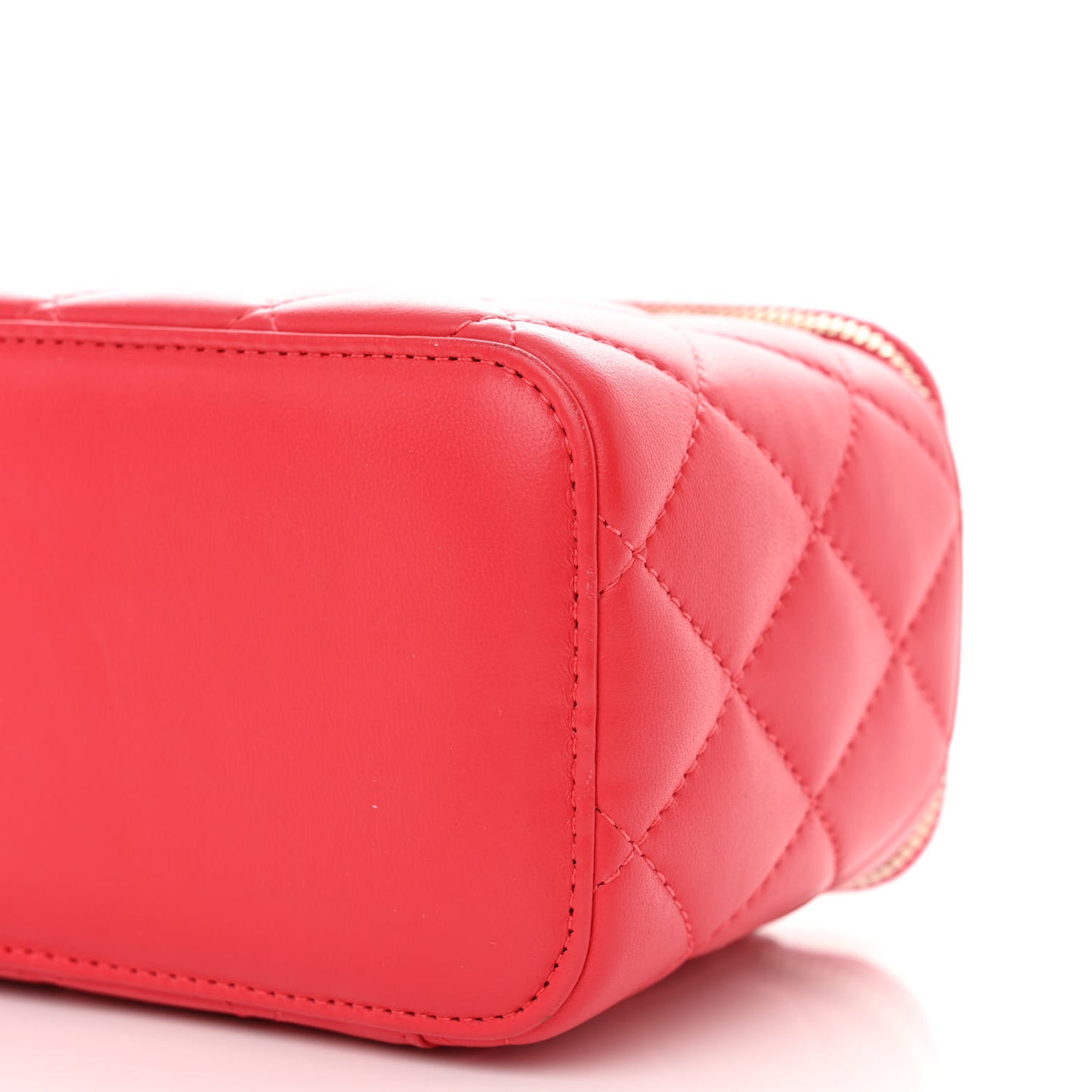 Lambskin Quilted Small Pearl Crush Vanity Case With Chain Red