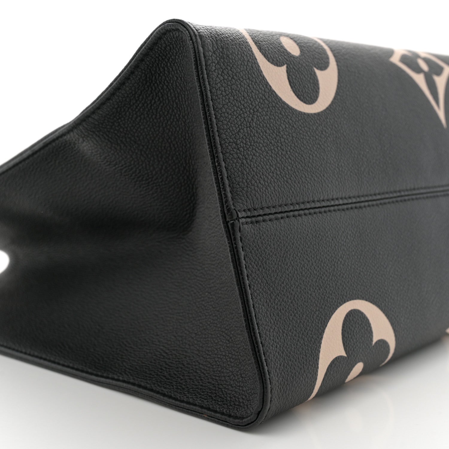 Louis Vuitton Empreinte Monogram Giant Onthego GM Black Beige 8 of 10