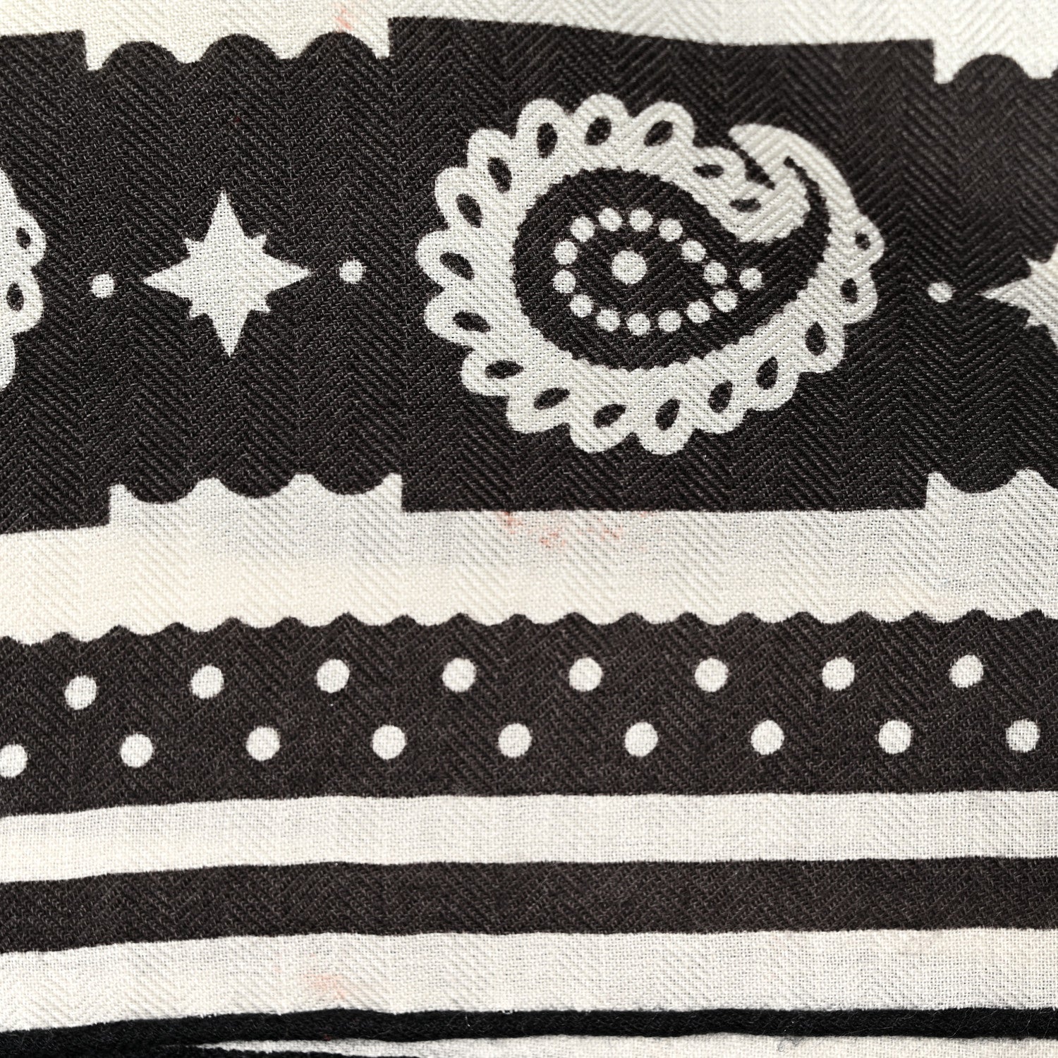 Hermes Cashmere Courvertures Et Tenues Shawl 140 Gris Taupe Black White 4 of 4