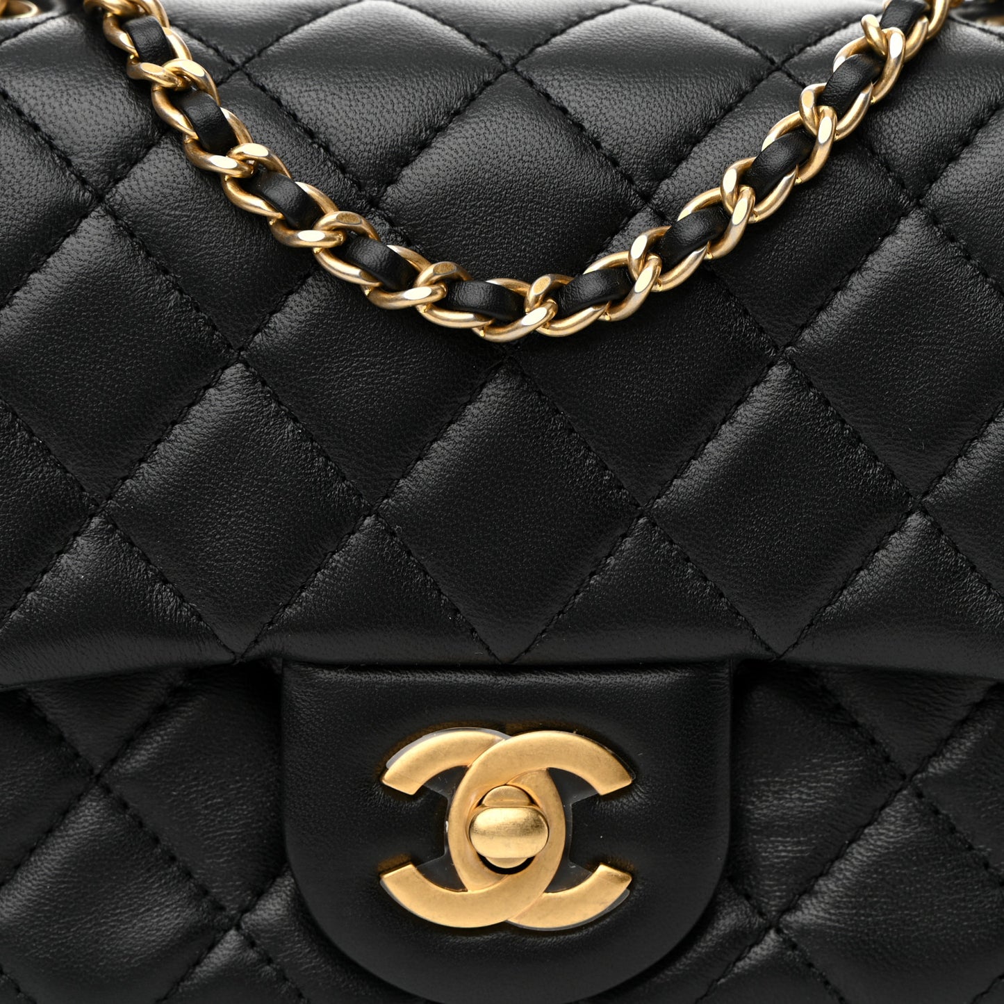 Lambskin Quilted Mini Pearl Crush Flap Black