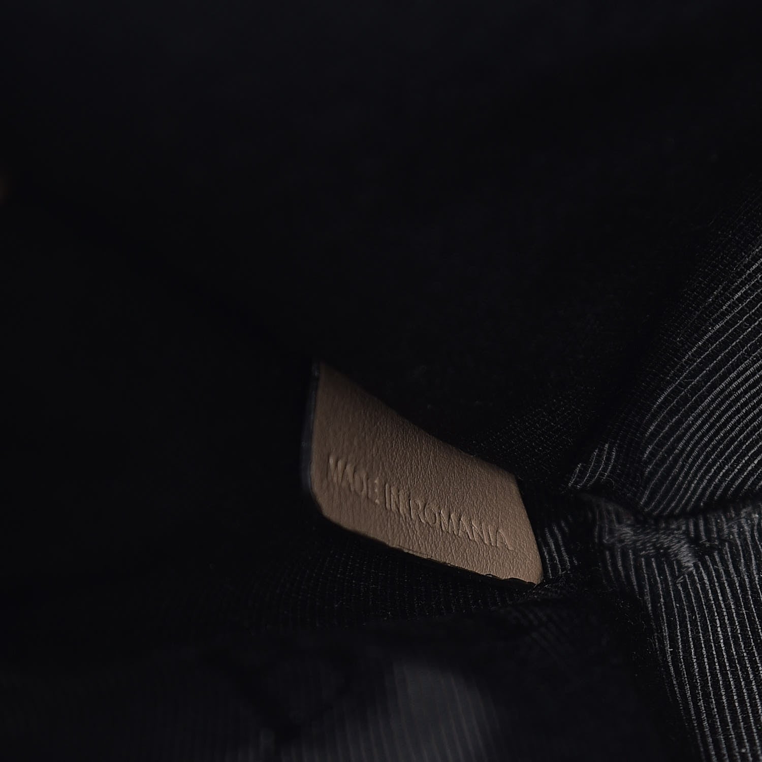 Burberry Signature Grain Medium Gainsborough Sepia Brown Honey 7 of 11