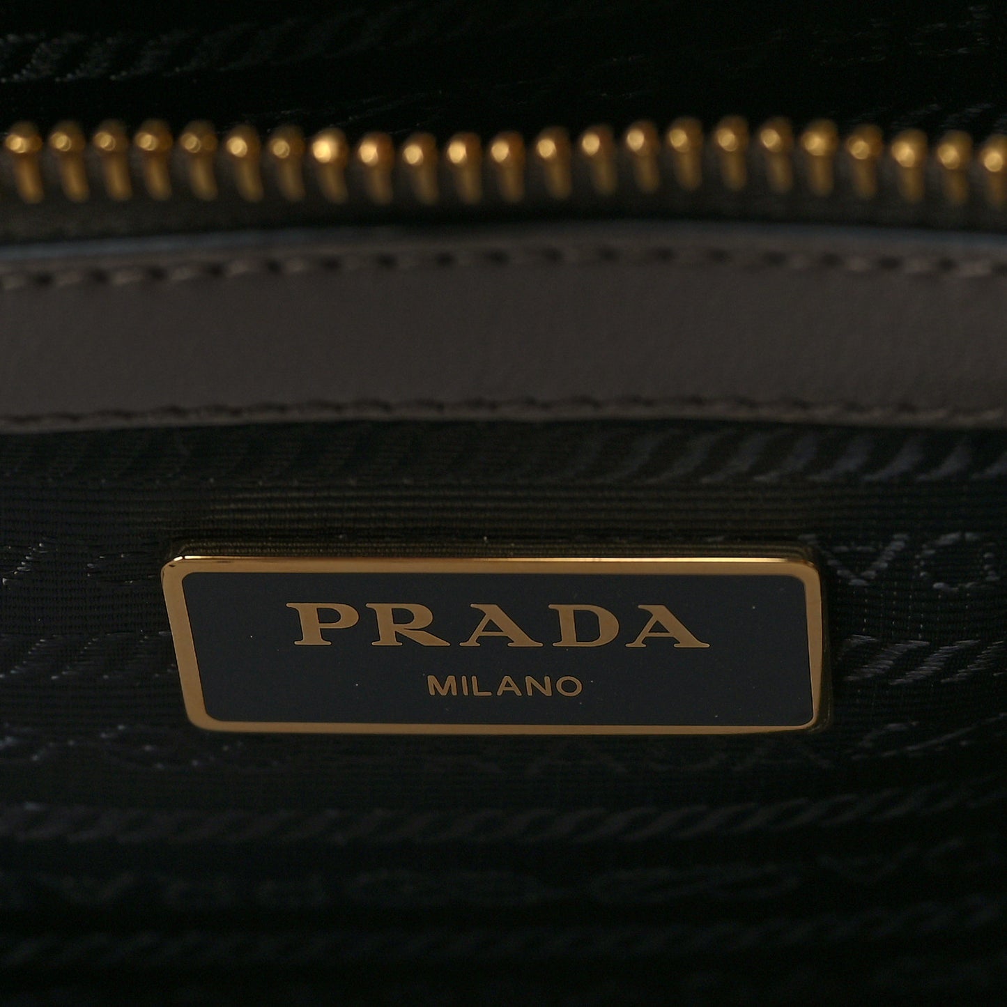 Saffiano Metal Top Handle Argilla