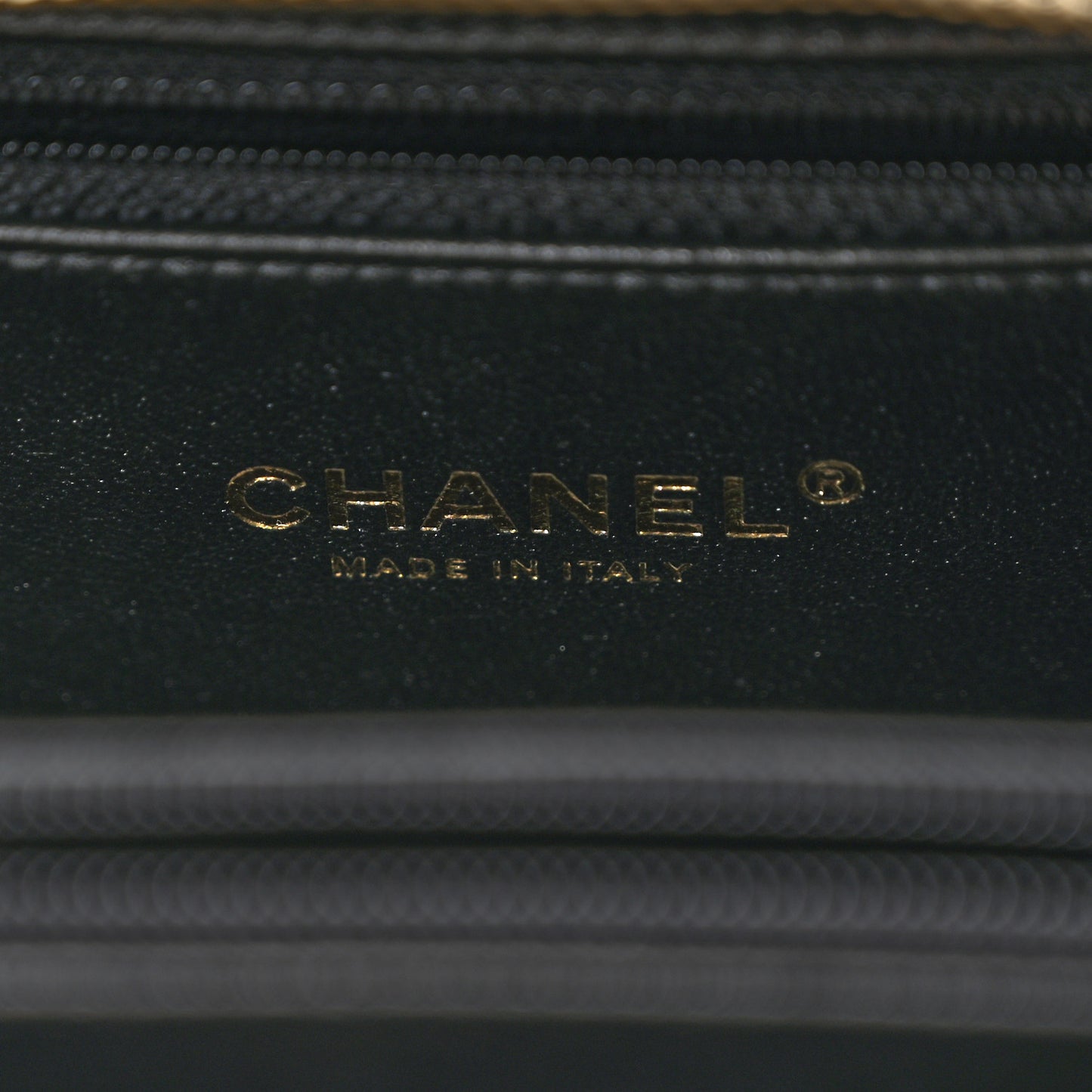 Caviar Quilted Medium CC Filigree Vanity Case Black