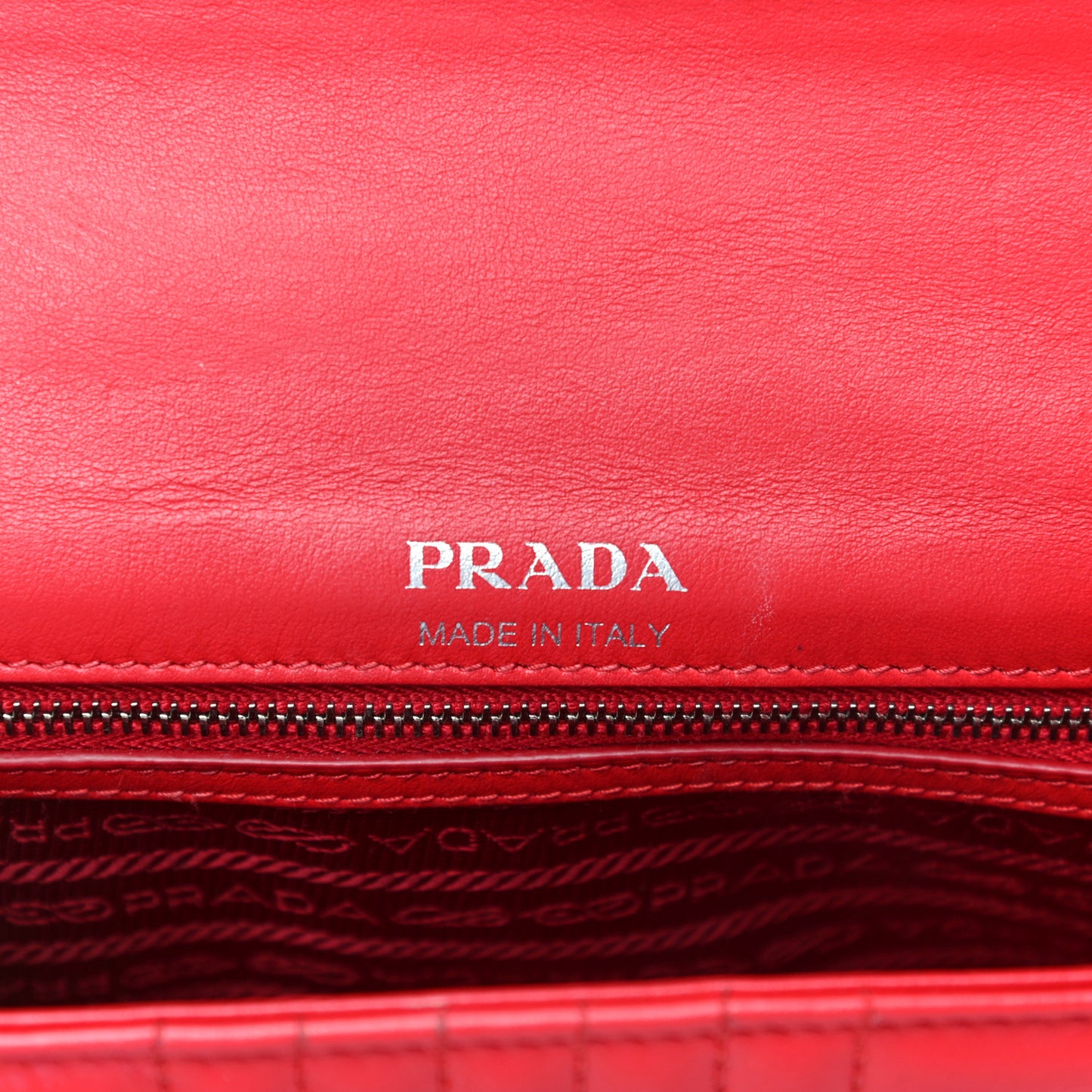 Soft Calfskin Impunture Diagramme Medium Chain Flap Shoulder Bag Fuoco