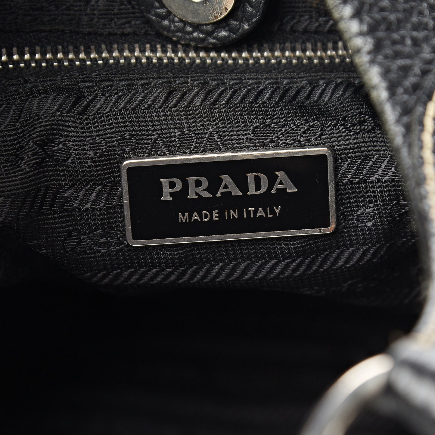 Vitello Daino Shoulder Bag Black