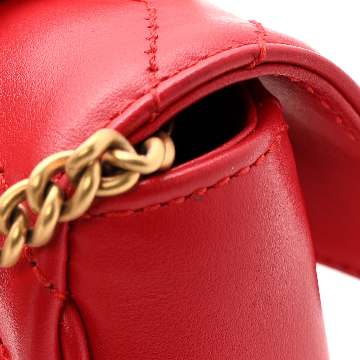Calfskin Matelasse Super Mini GG Marmont Shoulder Bag Hibiscus Red