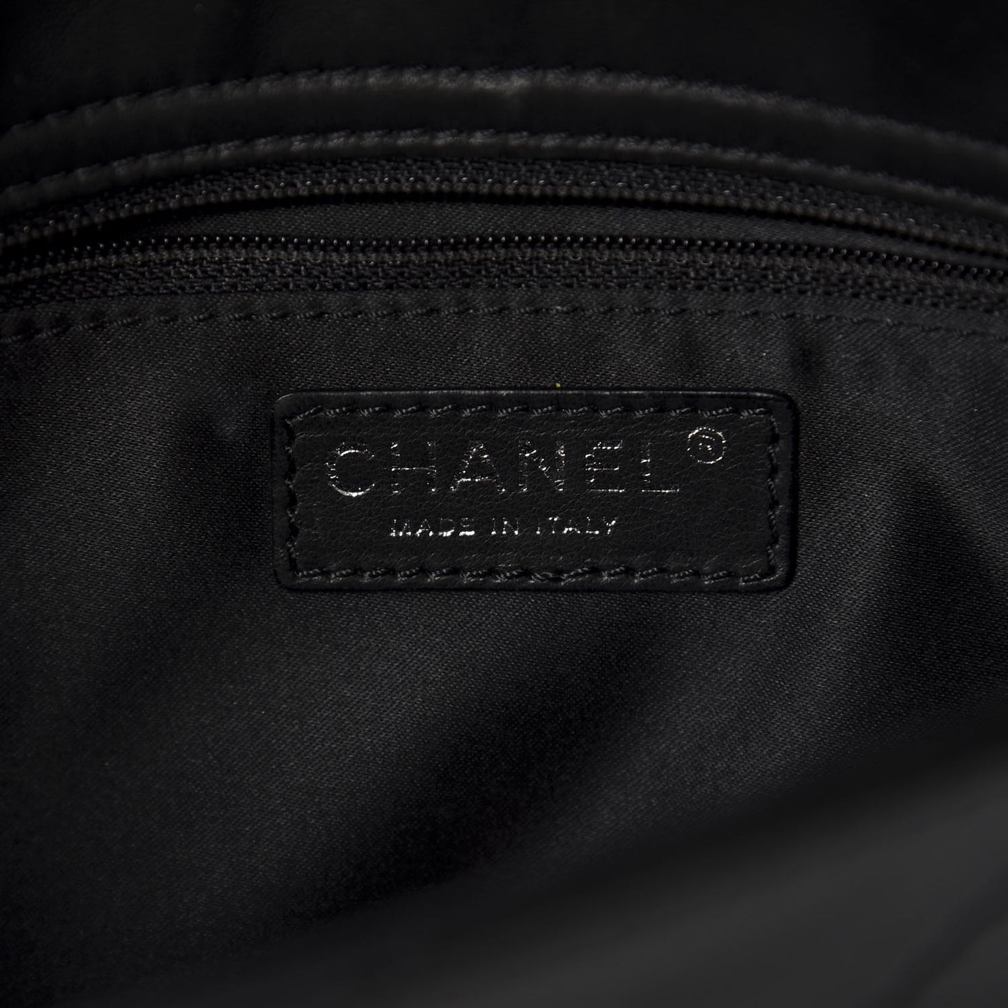 Lambskin Medium Ultimate Stitch Flap Black