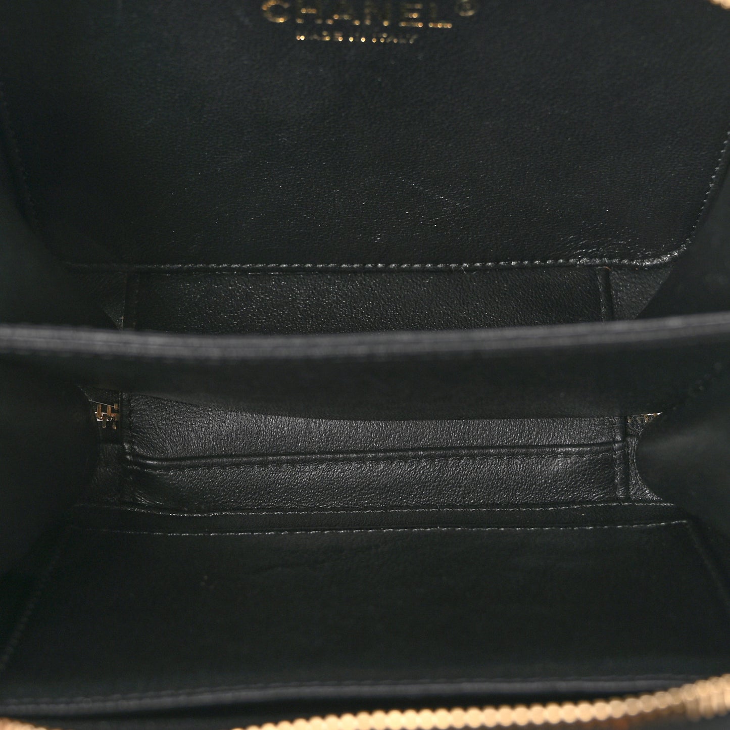Caviar Quilted Small CC Filigree Vanity Case Black