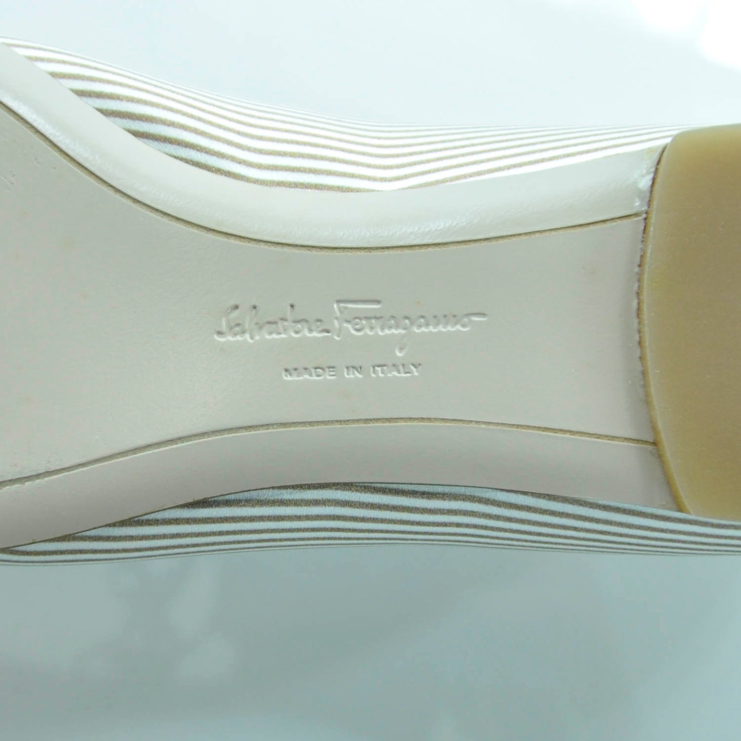 SALVATOREFERRAGAMOSetaSatinStripedVaraBowFlats5.5
