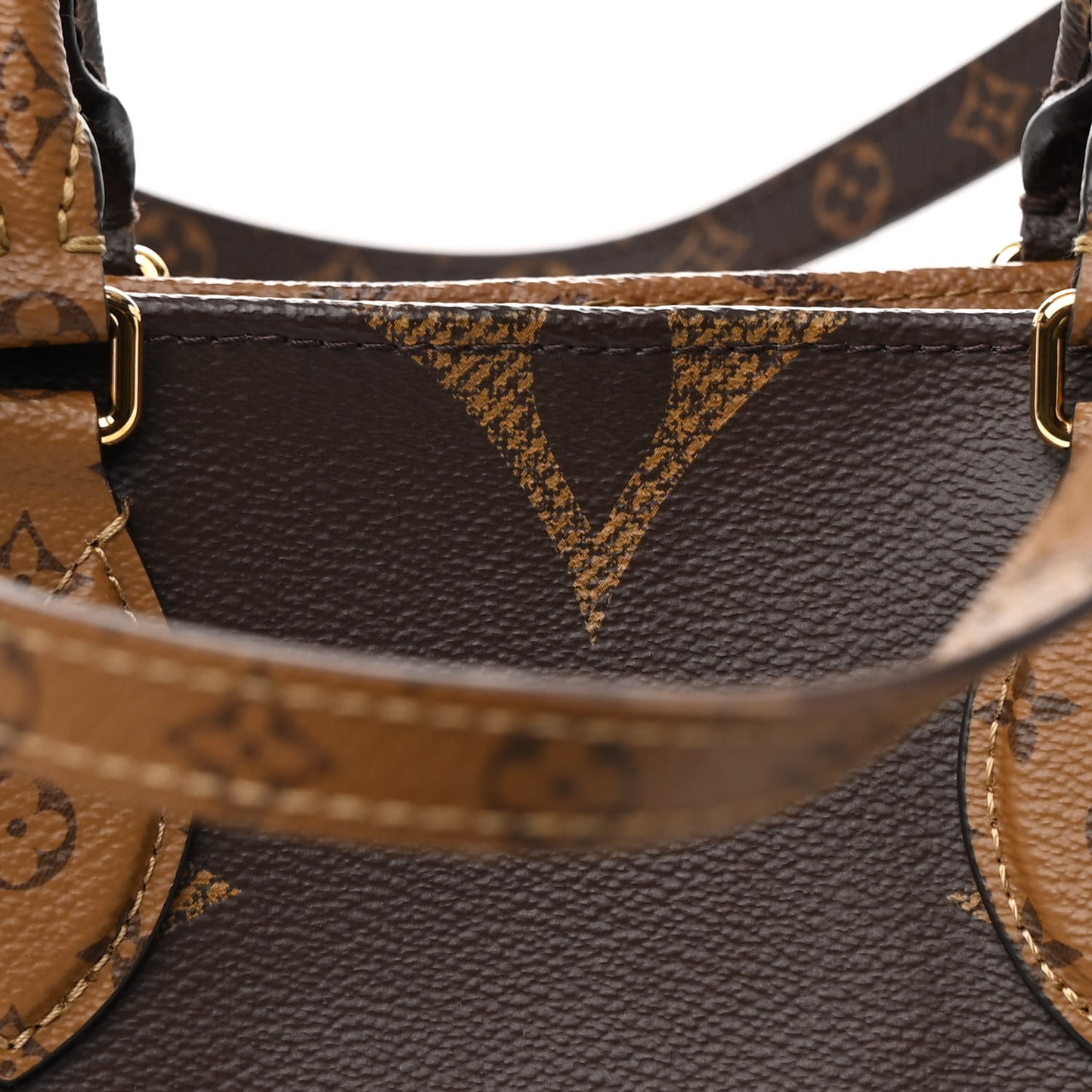 Reverse Monogram Giant Onthego MM