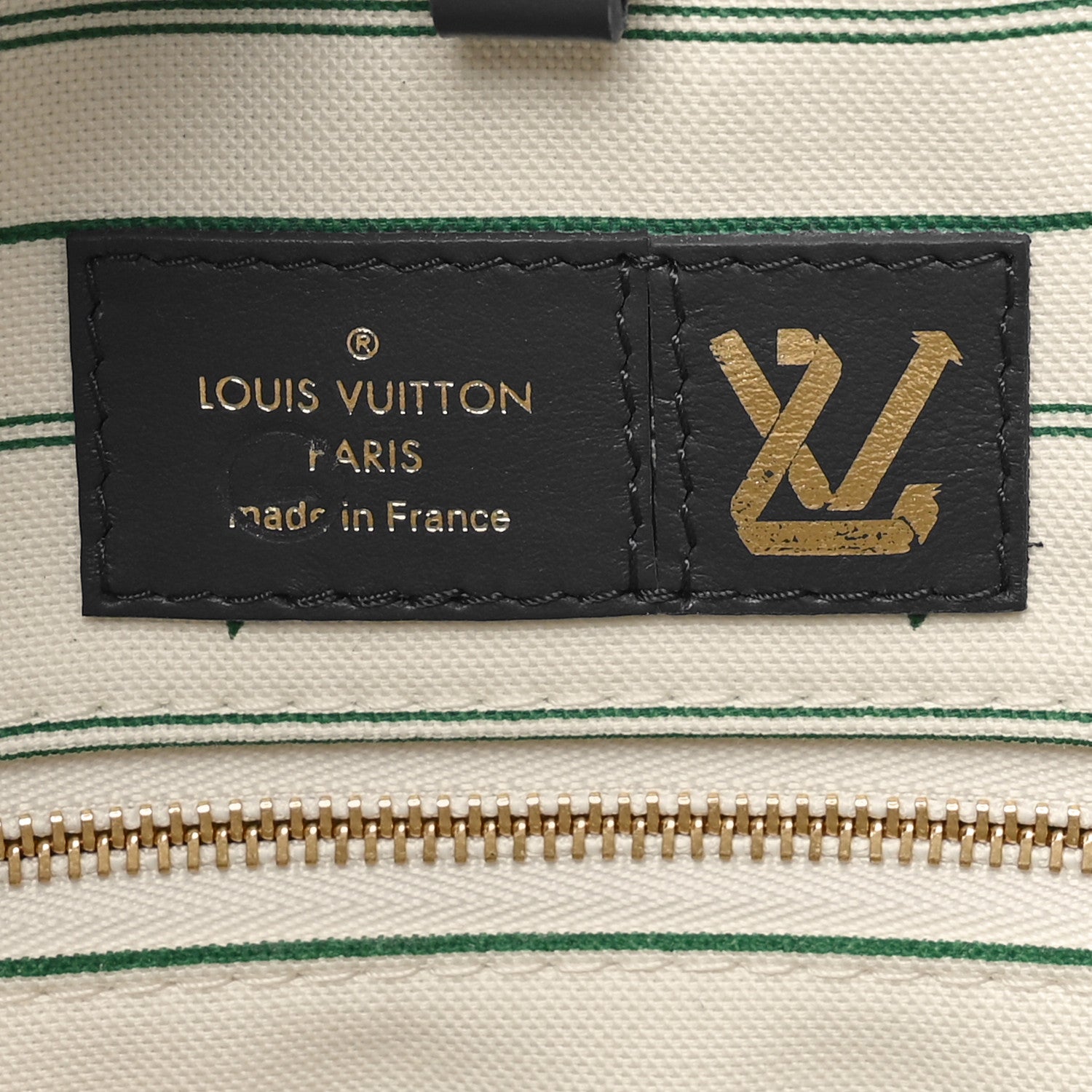Louis Vuitton Jacquard Embroidered Tufted Monogram Hamptons Onthego GM Black 6 of 9