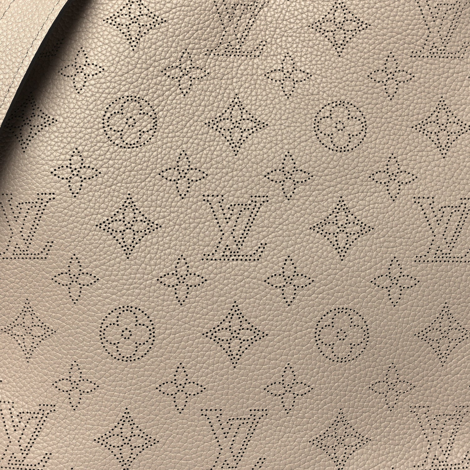 Louis Vuitton Mahina Babylone Chain BB Galet 7 of 9