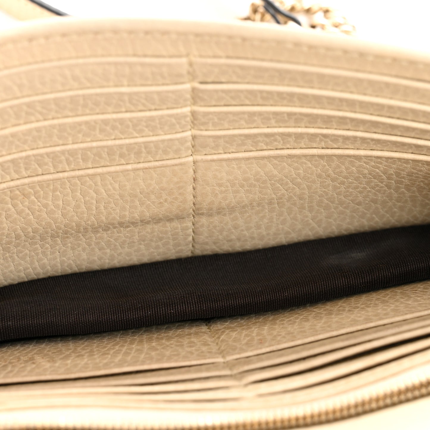 Dollar Calfskin Interlocking G Chain Wallet Ivoire Ivoire