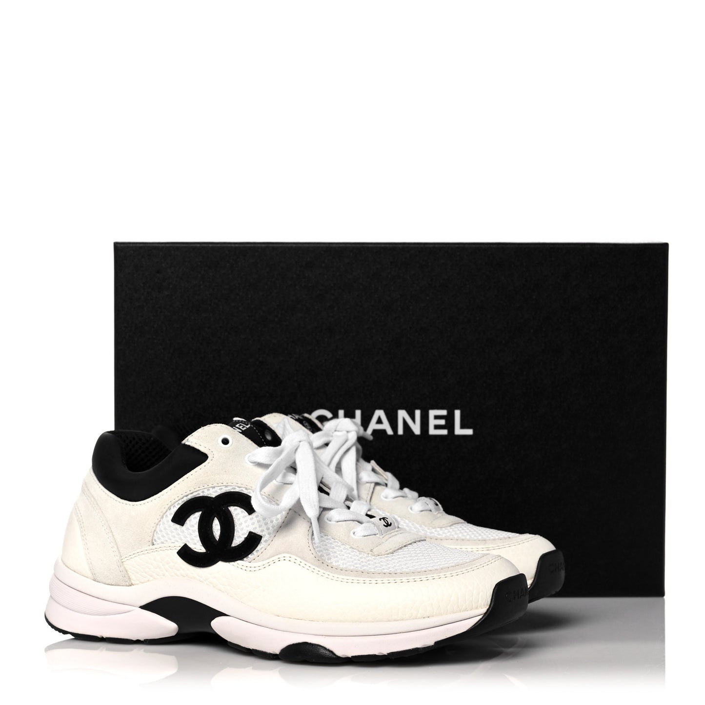 Mesh Suede Calfskin Grained Calfskin Womens CC Sneakers 39 White Black