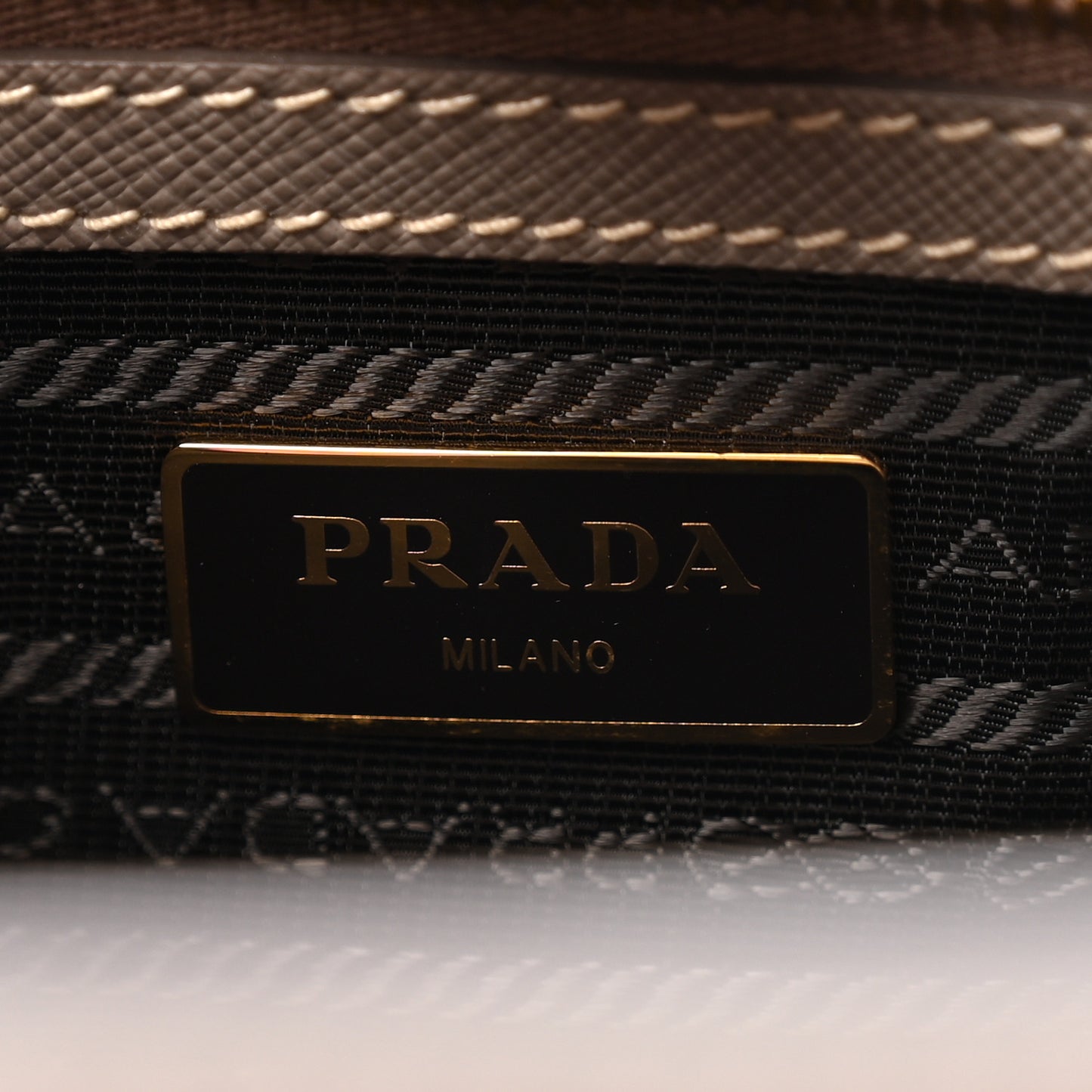 Saffiano Lux Medium Tote Argilla