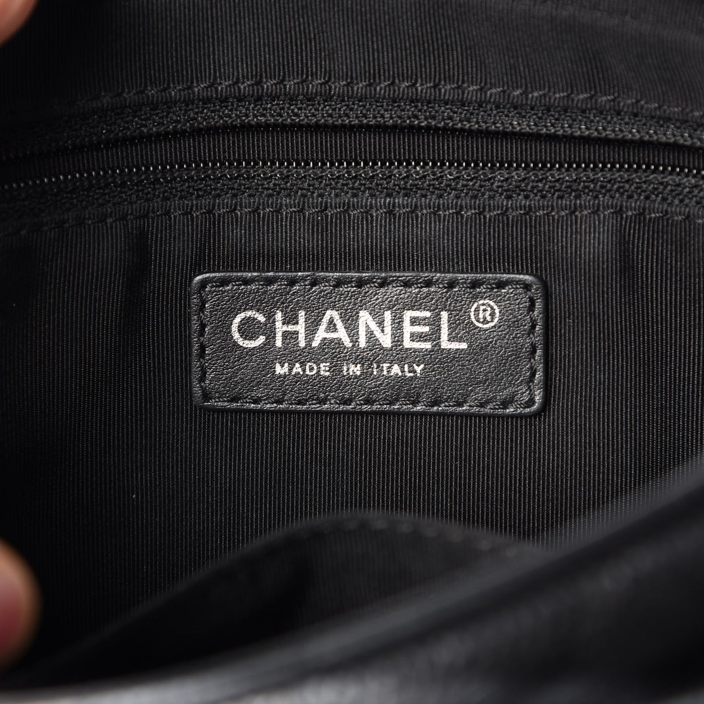 Caviar Quilted Medium Business Trip Camera Bag Black