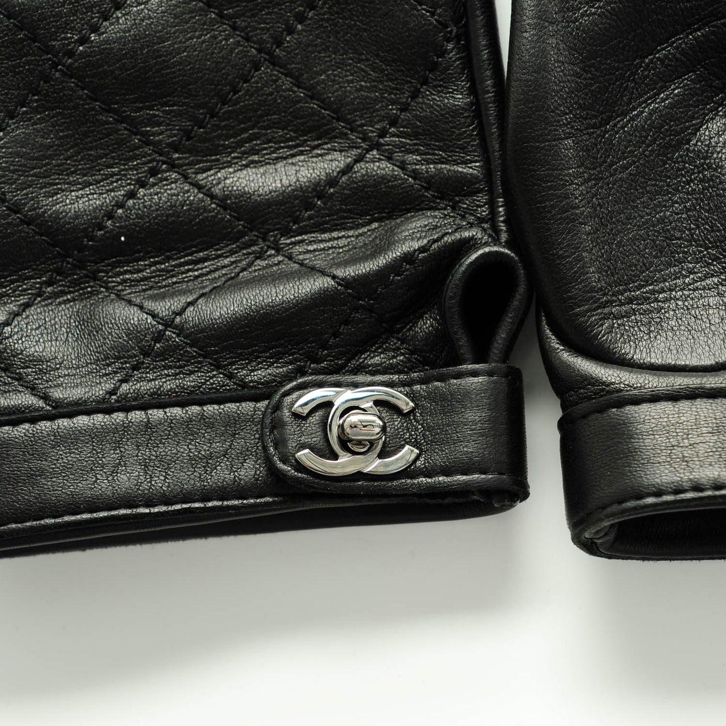 Lambskin Quilted Fingerless CC Turn Lock Gloves 8 Black