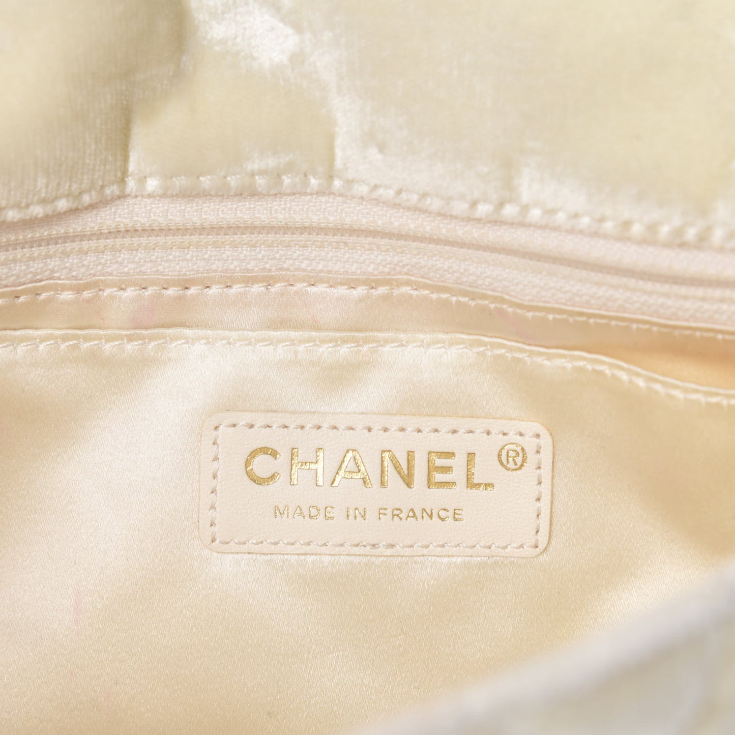 Velvet Pearl Quilted Medium Single Flap White