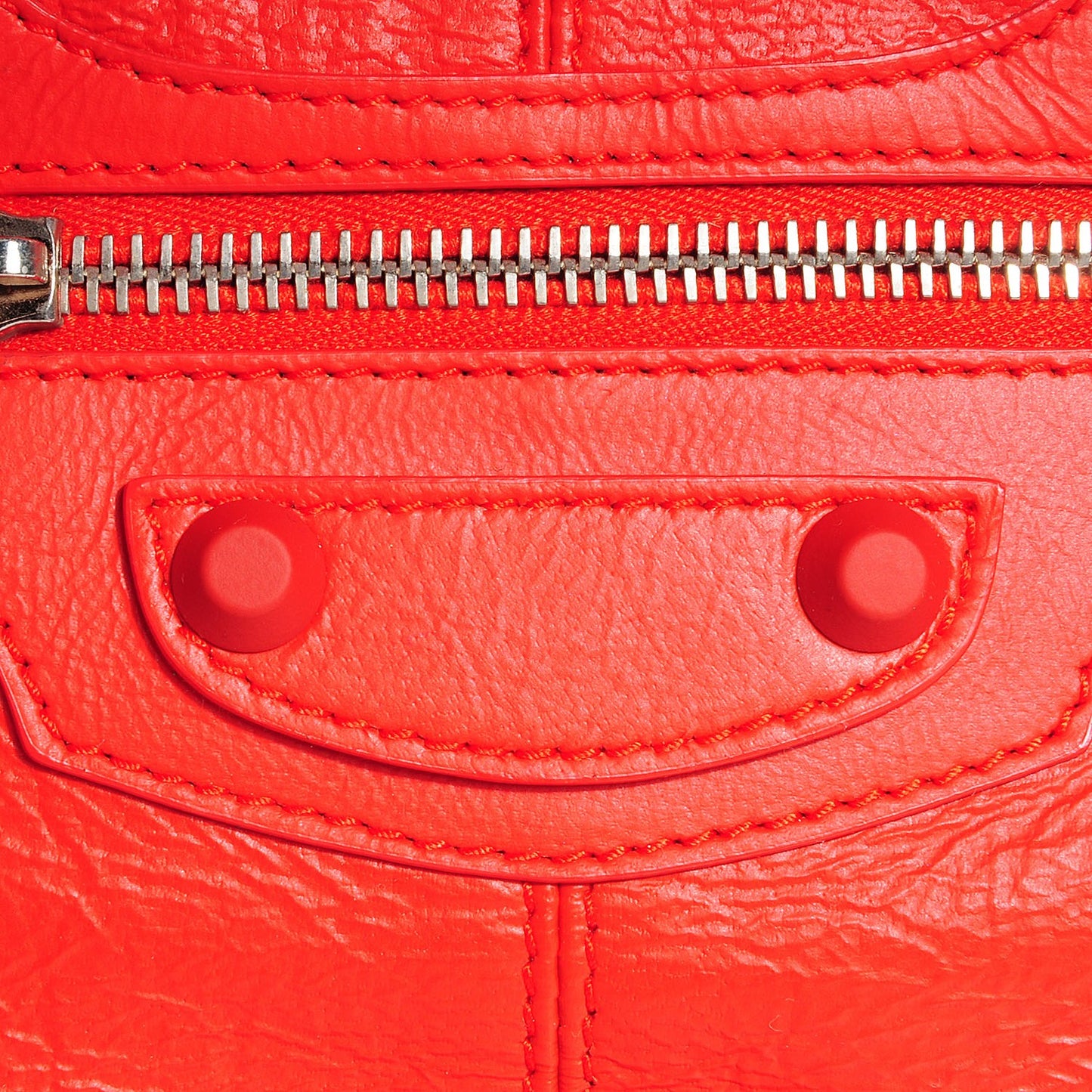 Matte Goatskin Rubber Covered Classic Hardware Mini Pompon Rouge Coquelicot Rouge Braise
