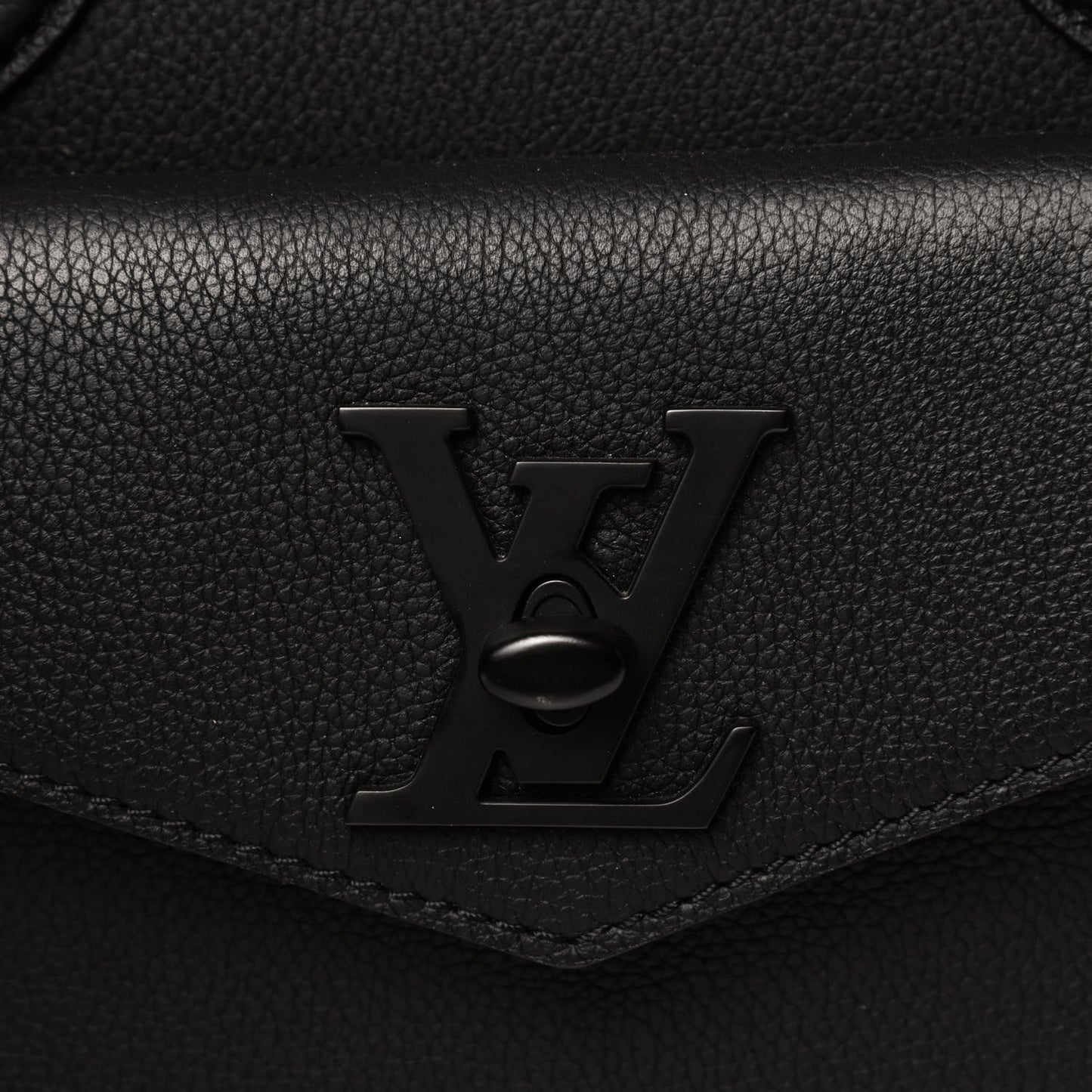 Soft Calfskin Lockme Tote PM Black