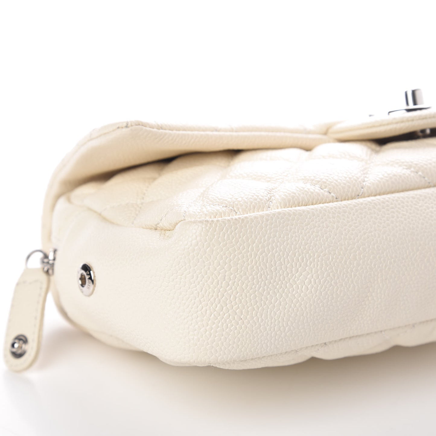 Caviar Quilted Medium Easy Flap Dark White