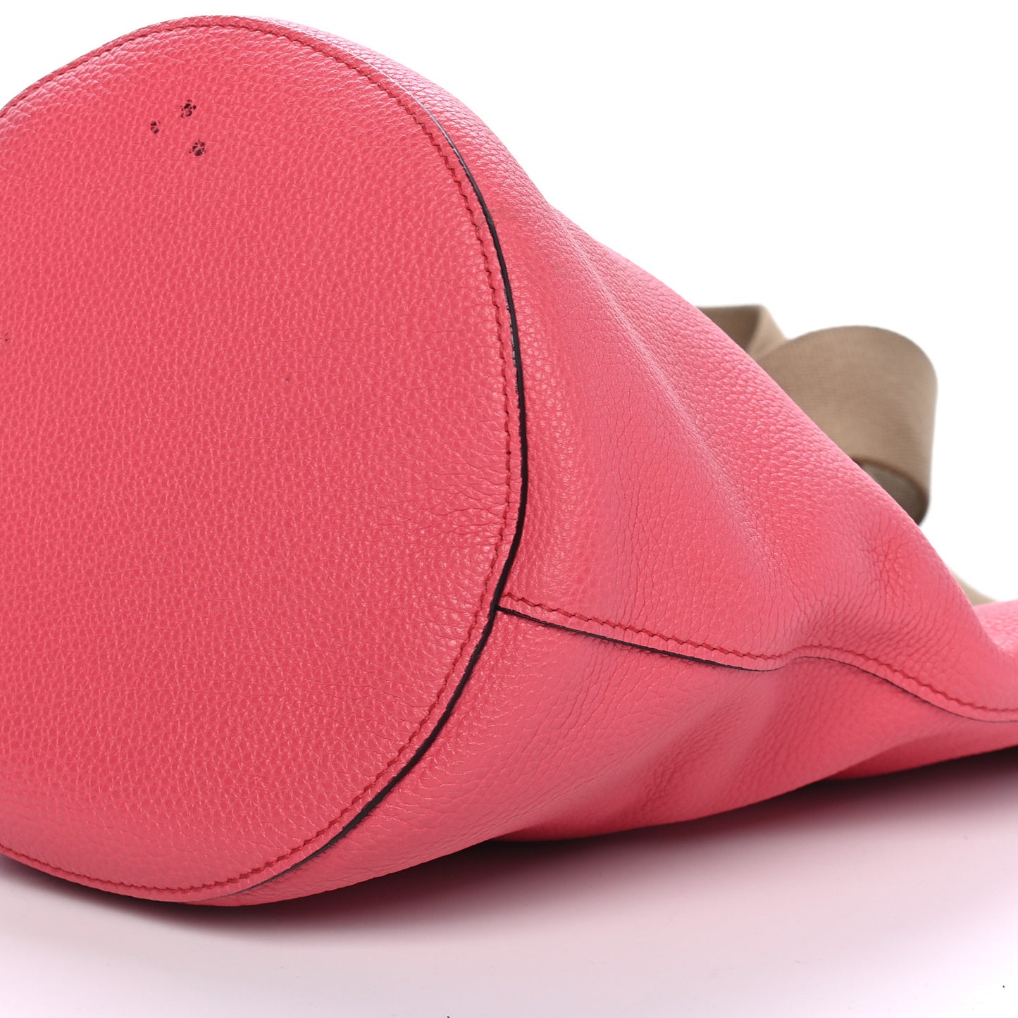Vitello Daino Bucket Bag Peonia