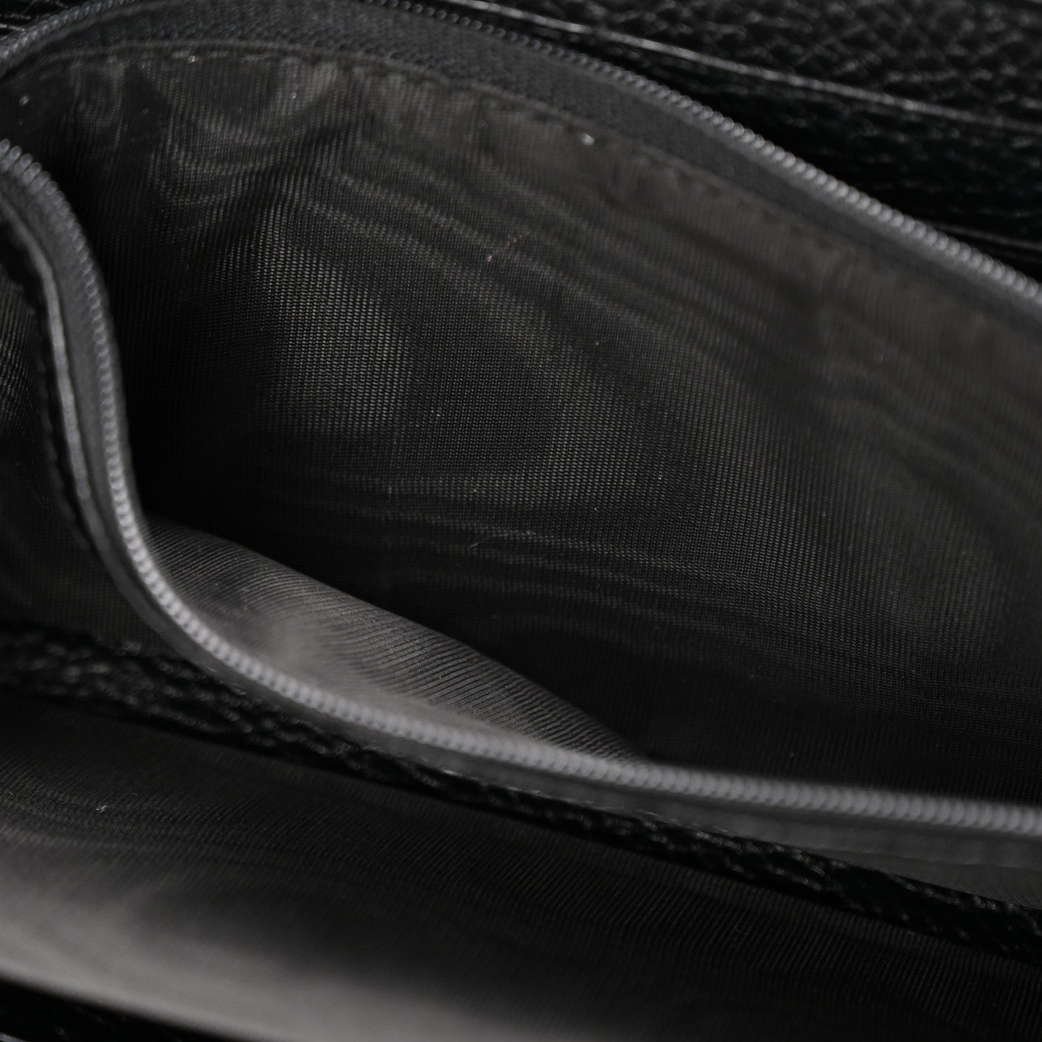 Gucci Pebbled Calfskin Soho Zip Around Wallet Black 8 of 11
