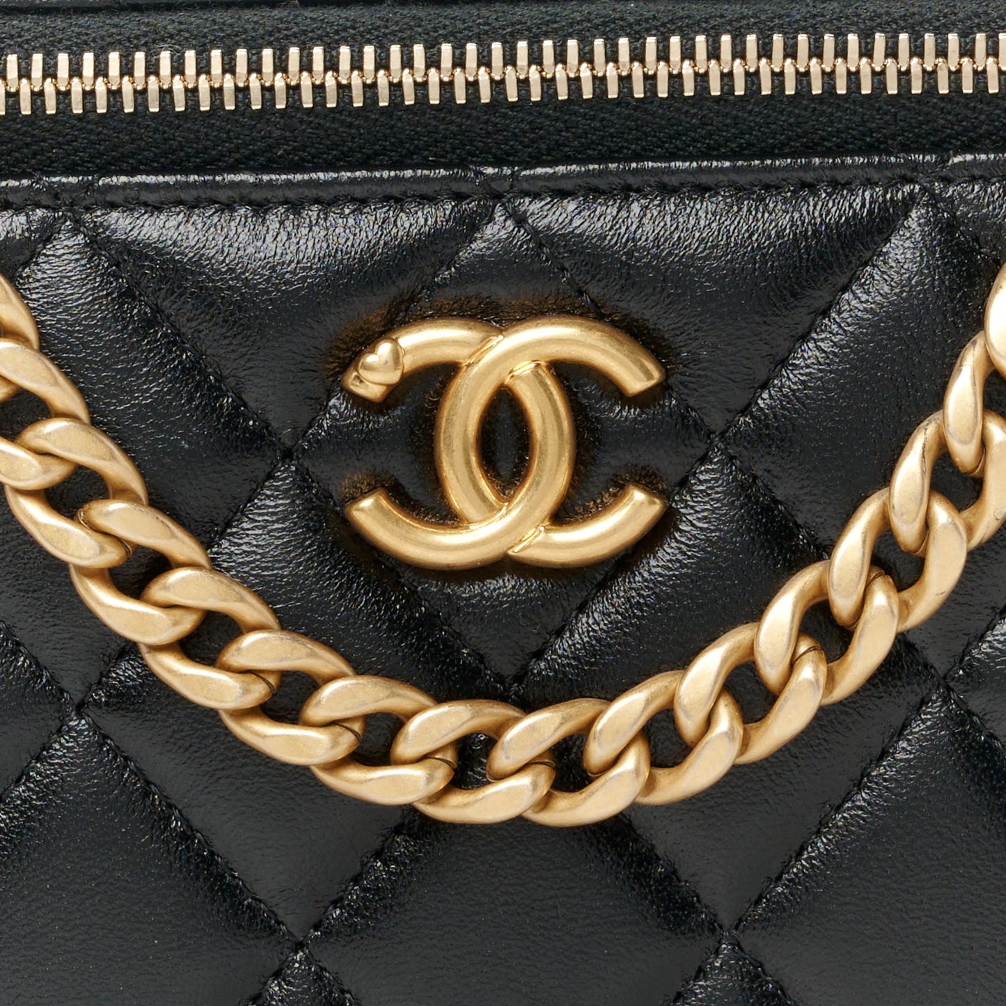 Lambskin Quilted Sweetheart Vanity Case Black