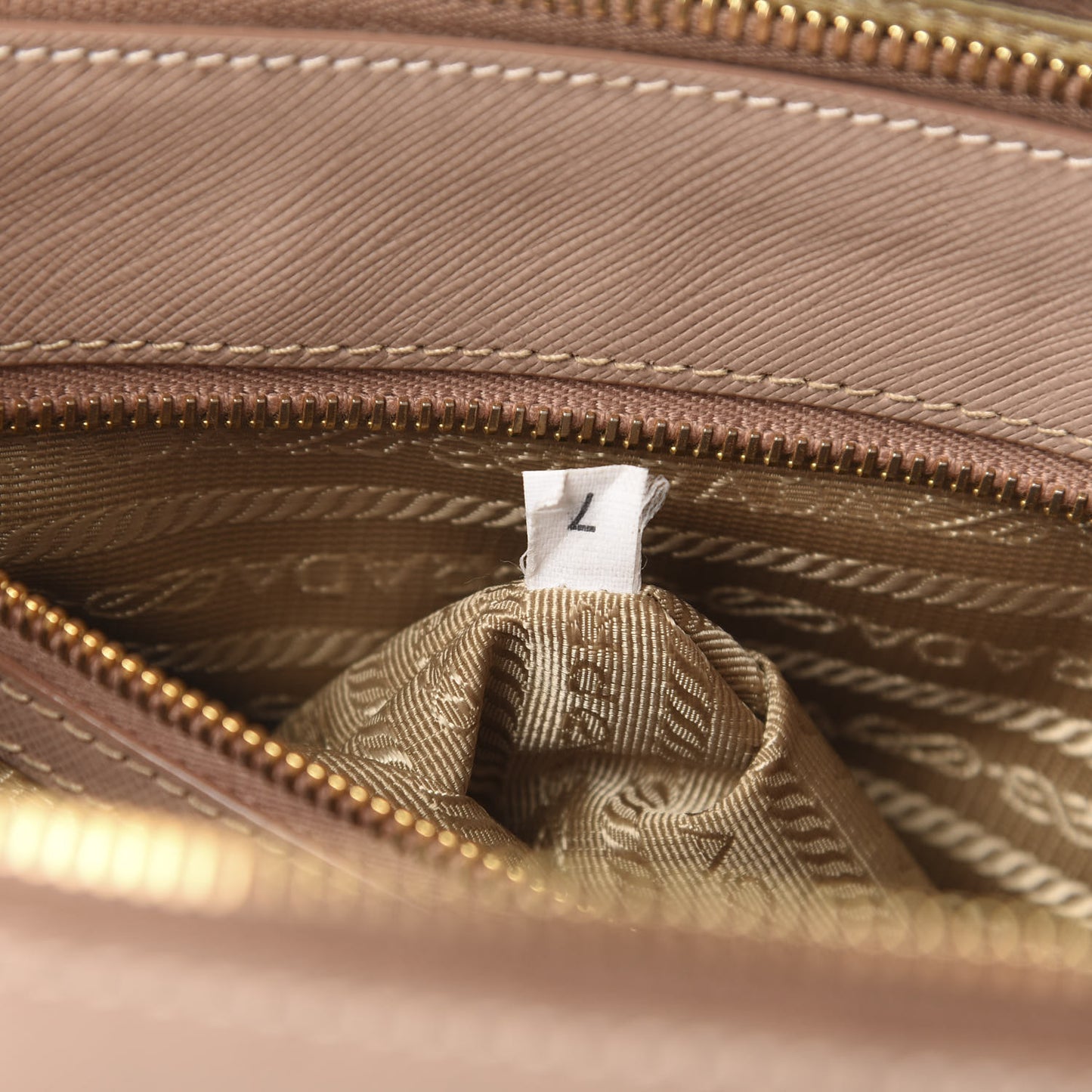 Saffiano Medium Galleria Double Zip Tote Cammeo