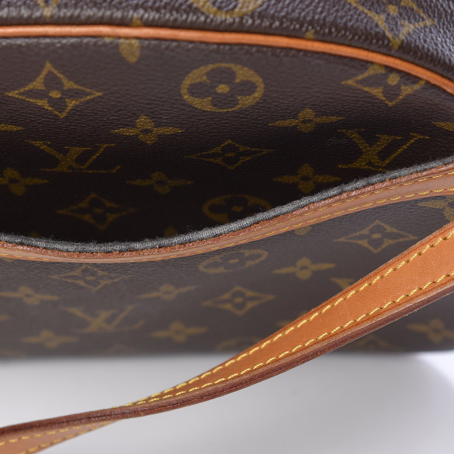 Louis Vuitton Monogram Blois 14 of 20
