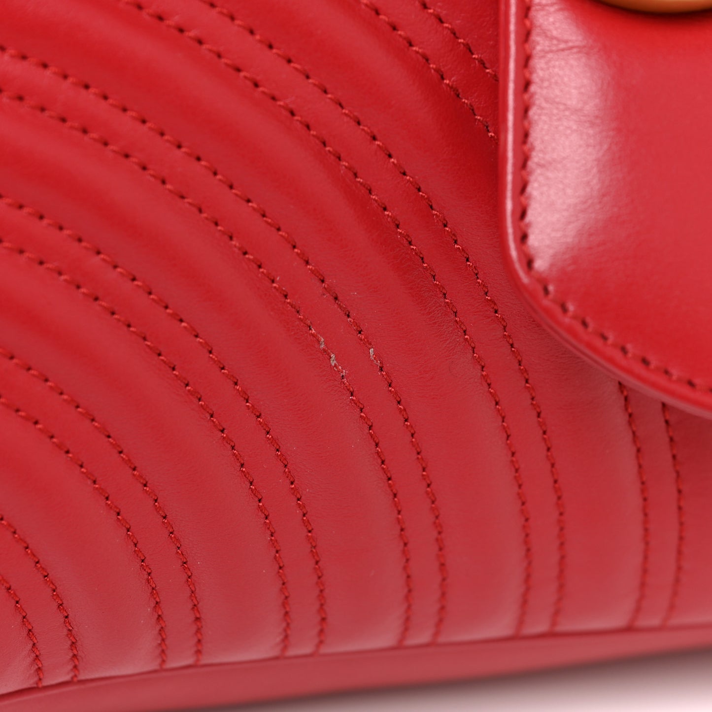 Calfskin Matelasse Large GG Marmont Shoulder Bag Hibiscus Red