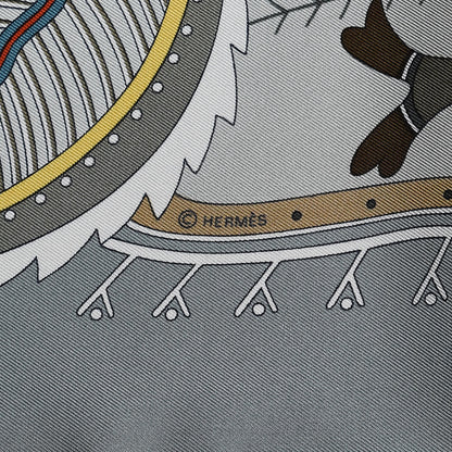 Hermes Silk La Vie Du Grand Nord Scarf 90 Bleu Lavande Bleu Pale Gris Perle 4 of 5
