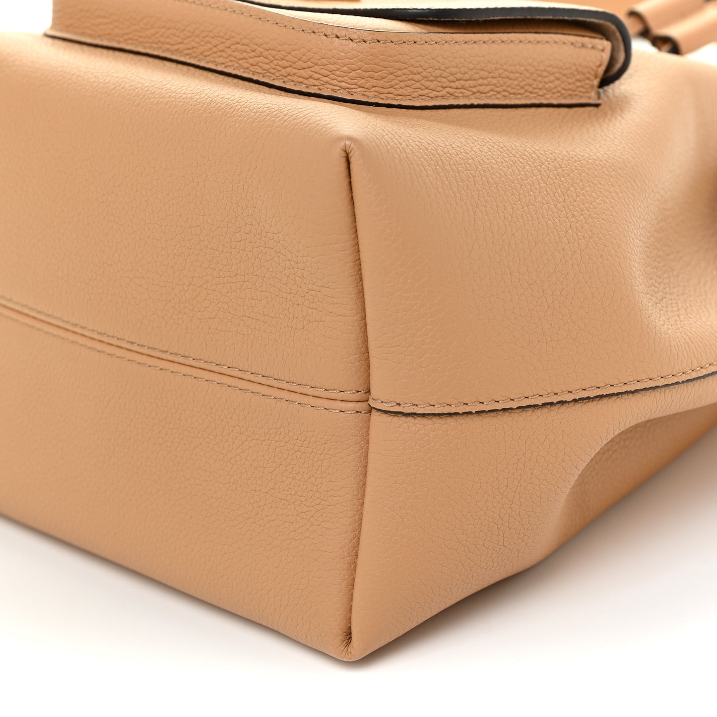Calfskin Lockme Bucket MM Arizona Beige