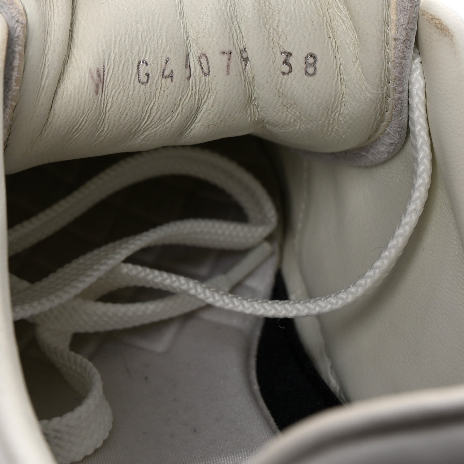 Chanel Calfskin CC Womens Sneakers 38 White 1726944 – FASHIONPHILE