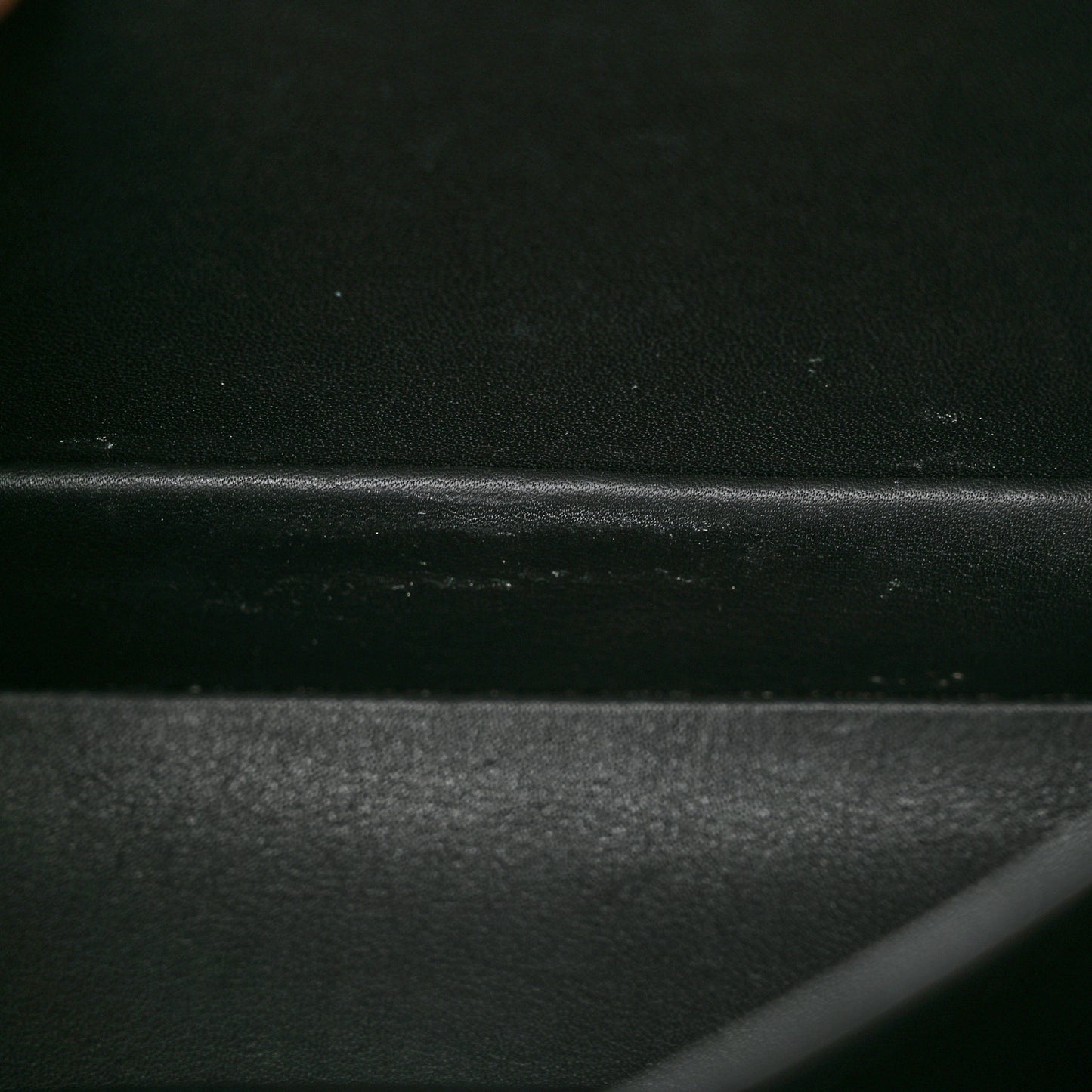 Grained Calfskin Vivienne NM Black