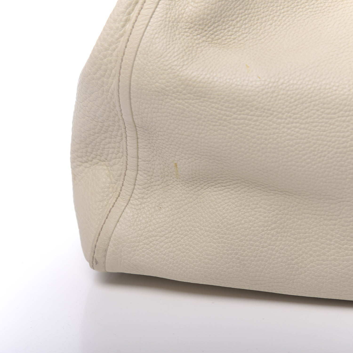 Gucci Pebbled Calfskin Medium Soho Shoulder Bag Off White 17 of 18