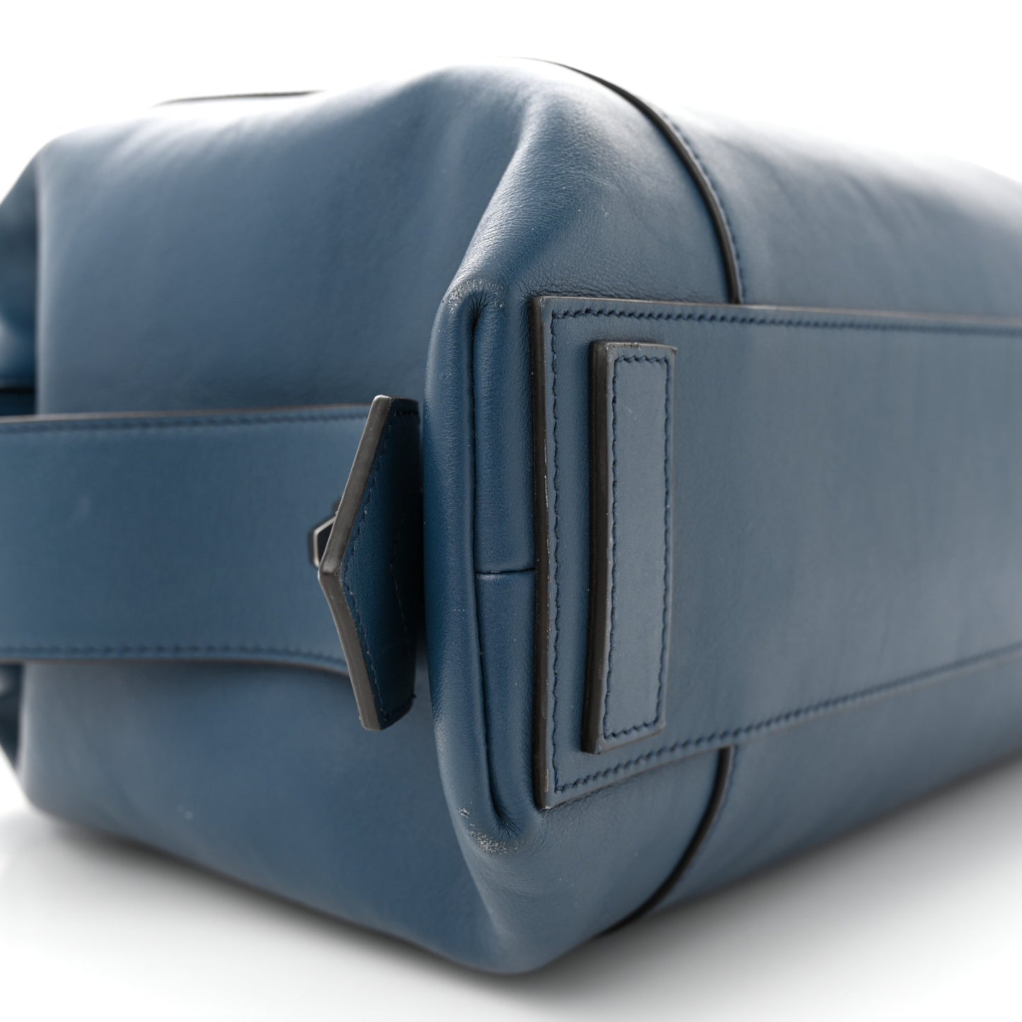 Smooth Calfskin Medium Soft Antigona Midnight