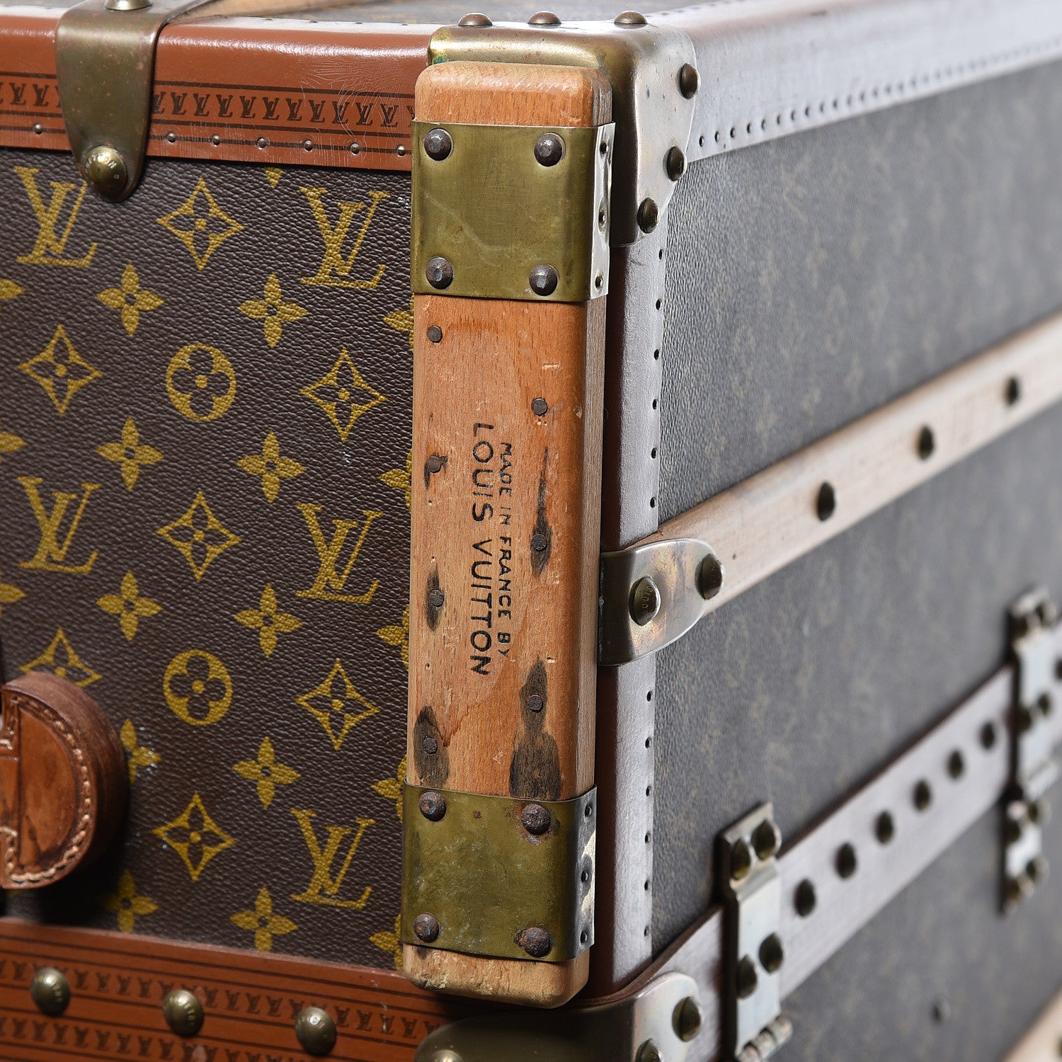 Louis Vuitton Monogram Queen's Wardrobe Trunk 28 of 29