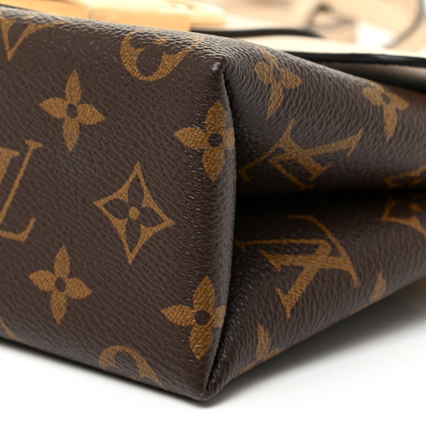 Monogram Locky BB Creme