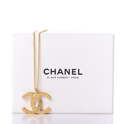 Chanel Metal CC Paris Button Necklace Gold 4 of 5