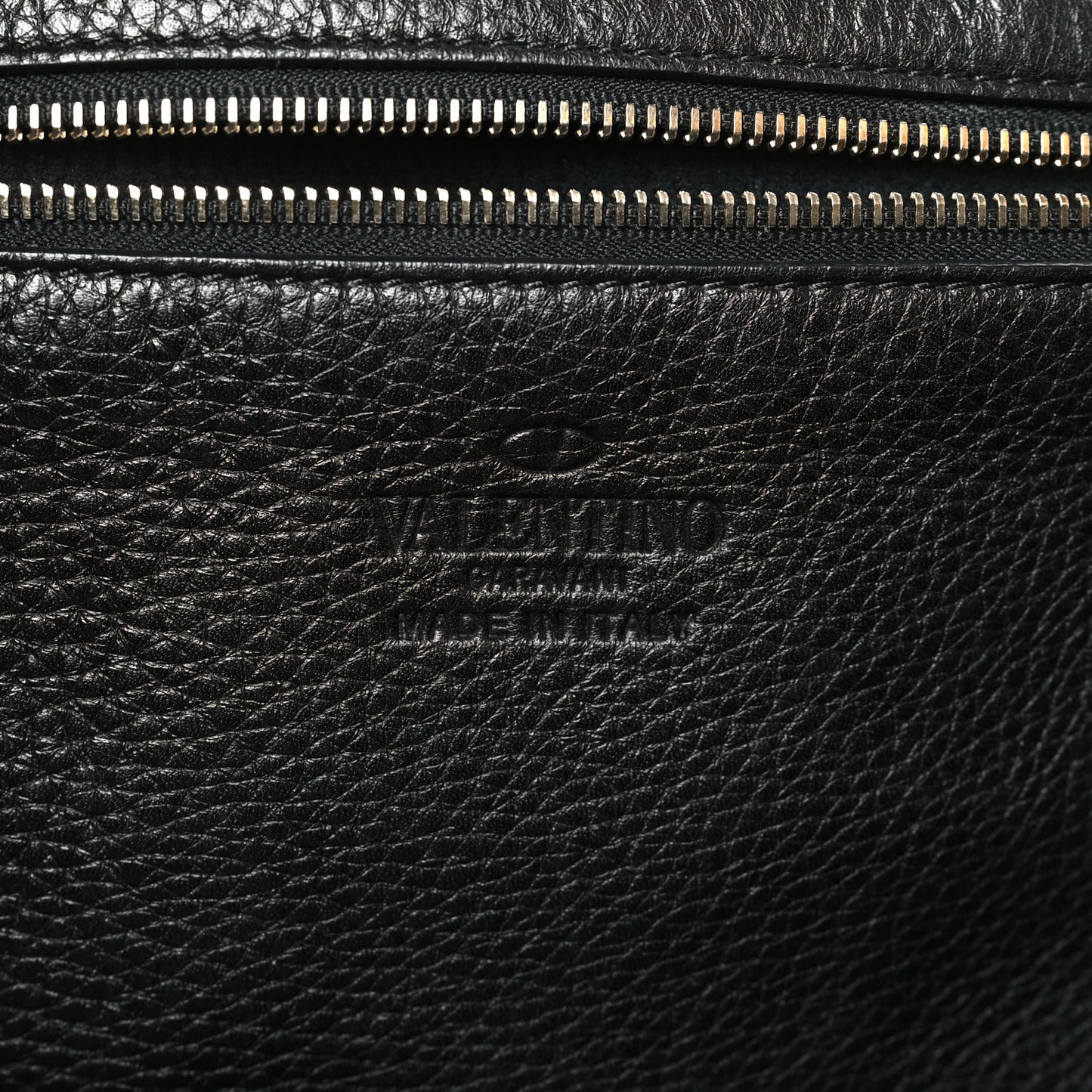 Pebbled Calfskin Small Rockstud Tote Black