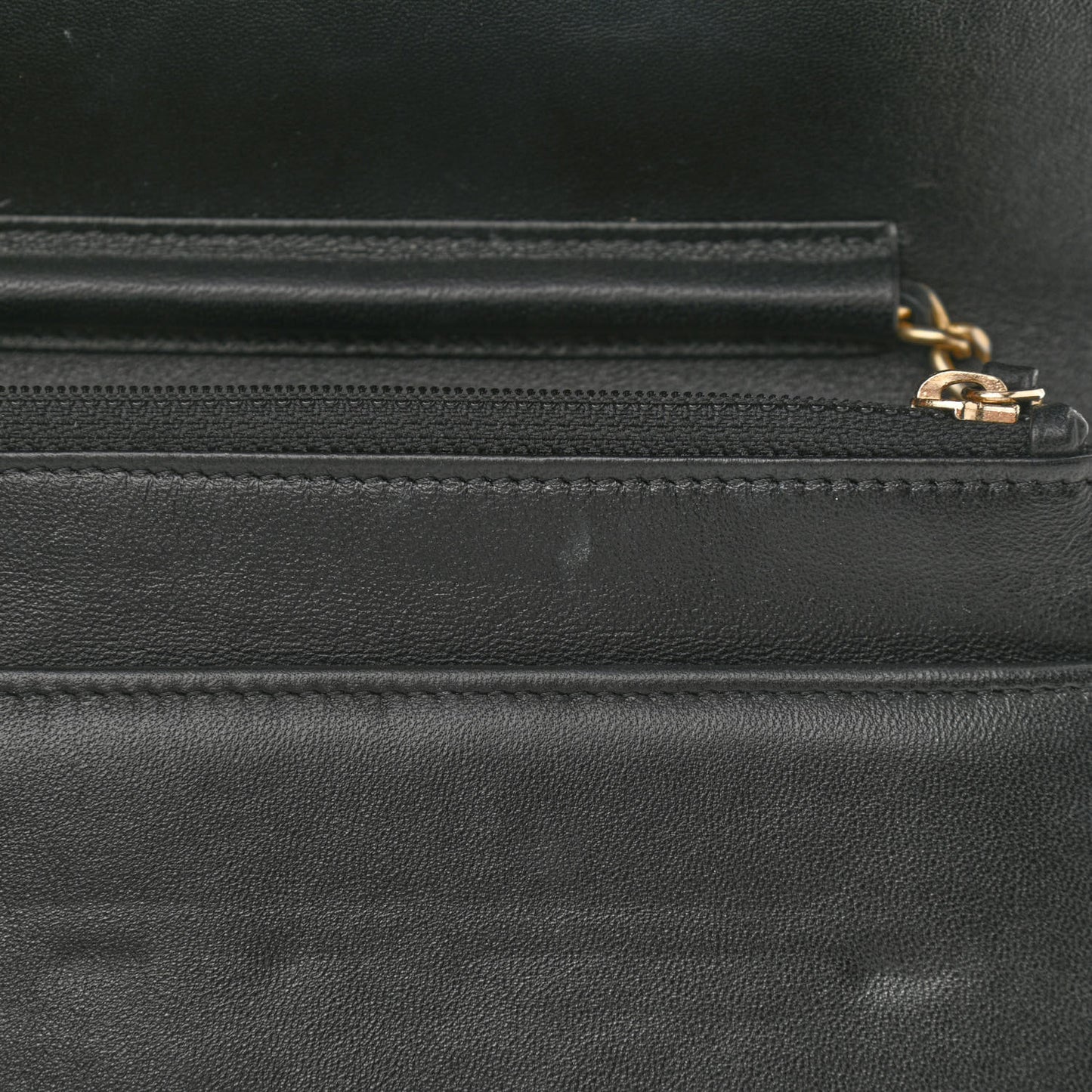 Lambskin Pyramid Wallet On Chain WOC Black