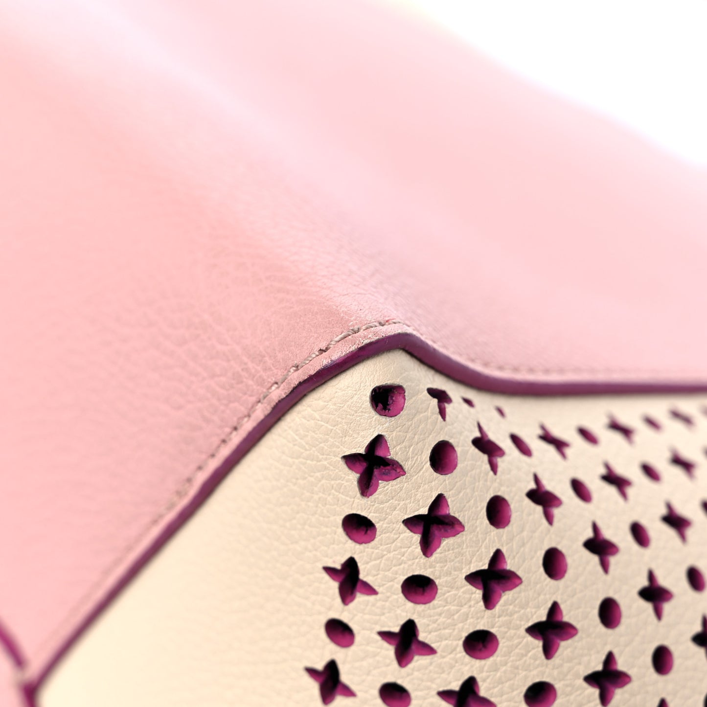 Calfskin Perforated Lockme Cabas Rose Poudre Creme