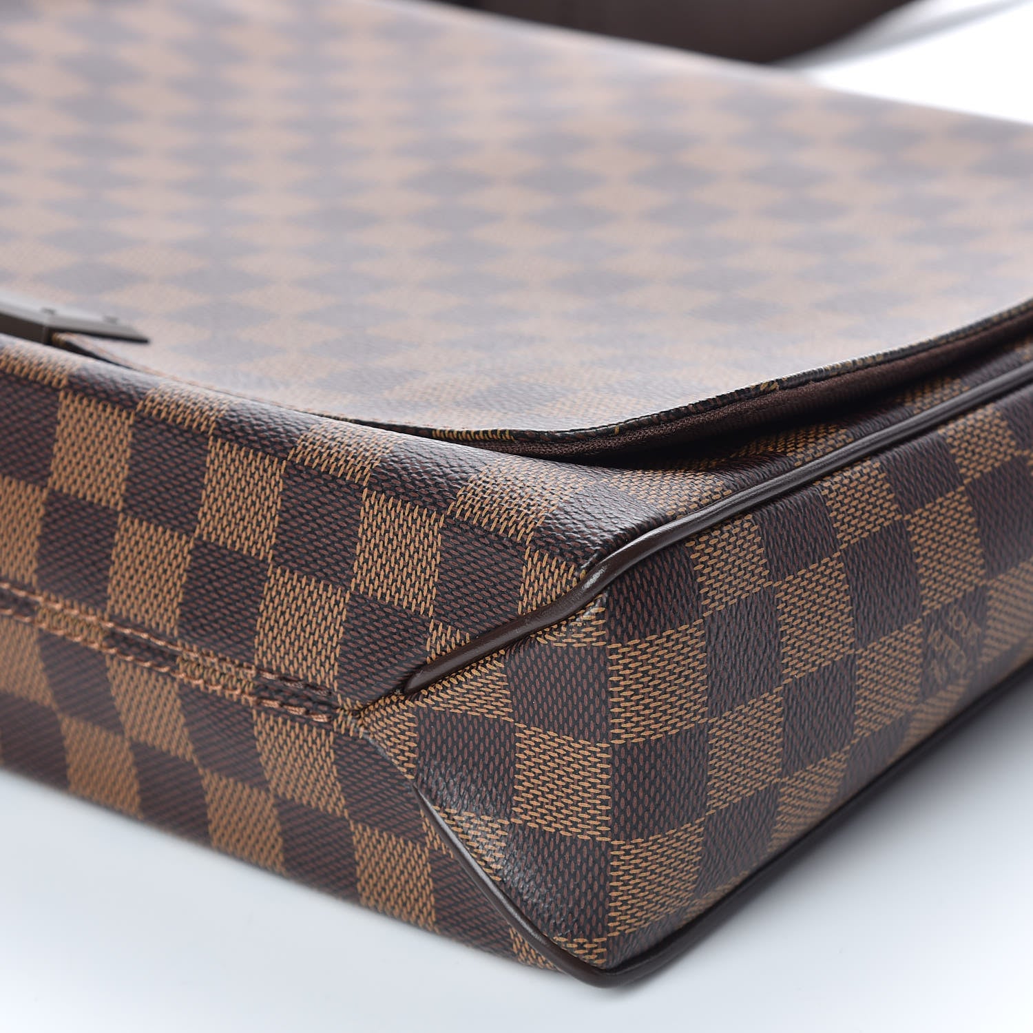 Louis Vuitton Damier Ebene District MM 6 of 9