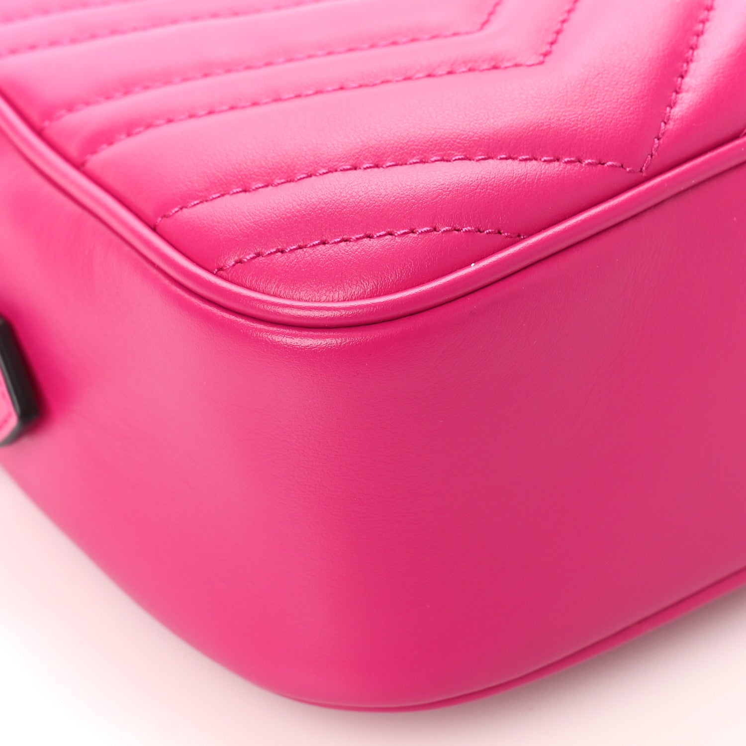 Gucci Calfskin Matelasse Monochrome Small GG Marmont Chain Shoulder Bag Classic Fuxia 7 of 8